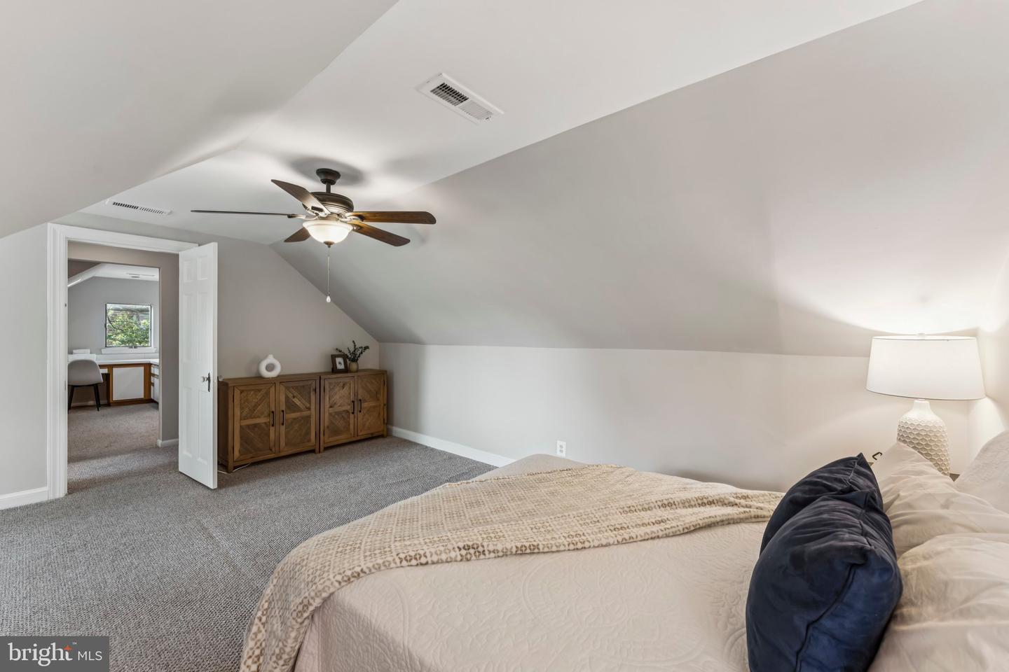 1811 N WAKEFIELD ST, ARLINGTON, Virginia 22207, 3 Bedrooms Bedrooms, ,2 BathroomsBathrooms,Residential,For sale,1811 N WAKEFIELD ST,VAAR2061382 MLS # VAAR2061382