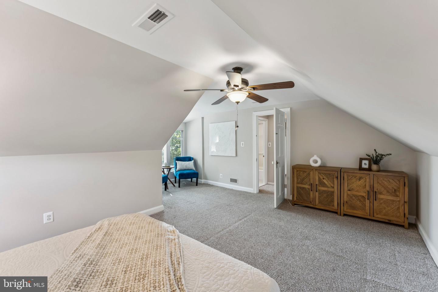 1811 N WAKEFIELD ST, ARLINGTON, Virginia 22207, 3 Bedrooms Bedrooms, ,2 BathroomsBathrooms,Residential,For sale,1811 N WAKEFIELD ST,VAAR2061382 MLS # VAAR2061382