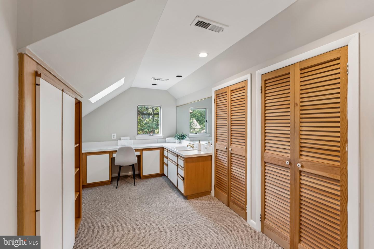 1811 N WAKEFIELD ST, ARLINGTON, Virginia 22207, 3 Bedrooms Bedrooms, ,2 BathroomsBathrooms,Residential,For sale,1811 N WAKEFIELD ST,VAAR2061382 MLS # VAAR2061382