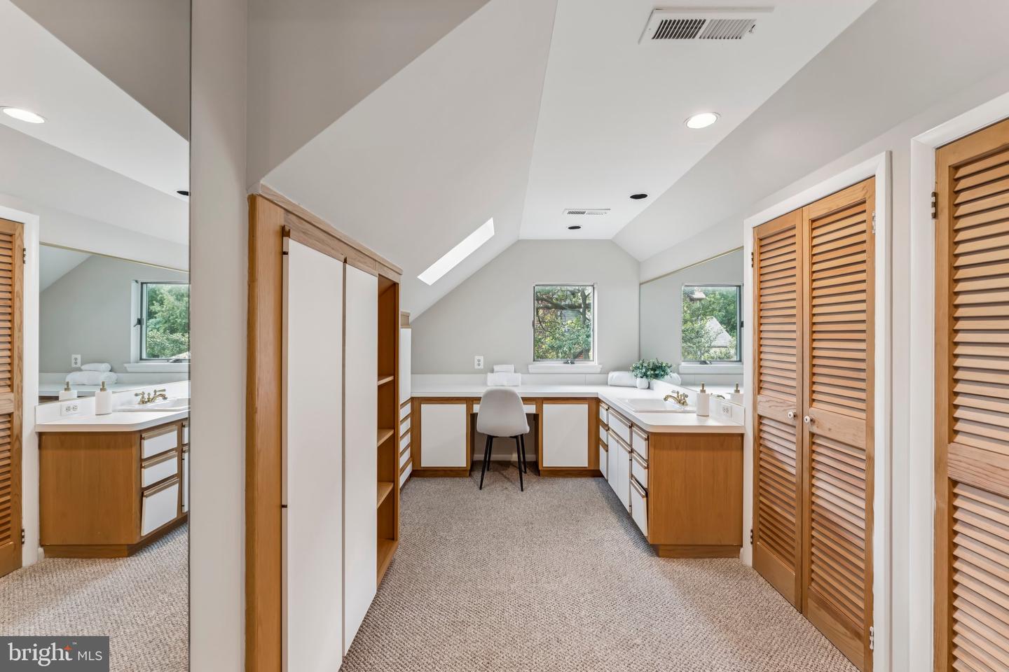 1811 N WAKEFIELD ST, ARLINGTON, Virginia 22207, 3 Bedrooms Bedrooms, ,2 BathroomsBathrooms,Residential,For sale,1811 N WAKEFIELD ST,VAAR2061382 MLS # VAAR2061382
