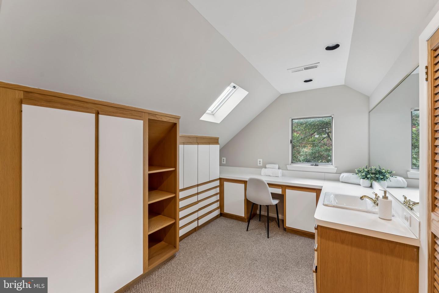 1811 N WAKEFIELD ST, ARLINGTON, Virginia 22207, 3 Bedrooms Bedrooms, ,2 BathroomsBathrooms,Residential,For sale,1811 N WAKEFIELD ST,VAAR2061382 MLS # VAAR2061382