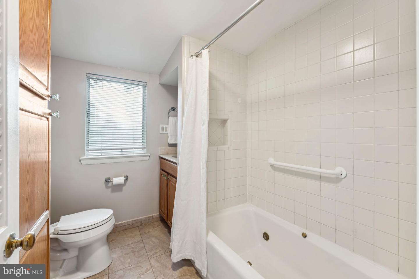 1811 N WAKEFIELD ST, ARLINGTON, Virginia 22207, 3 Bedrooms Bedrooms, ,2 BathroomsBathrooms,Residential,For sale,1811 N WAKEFIELD ST,VAAR2061382 MLS # VAAR2061382