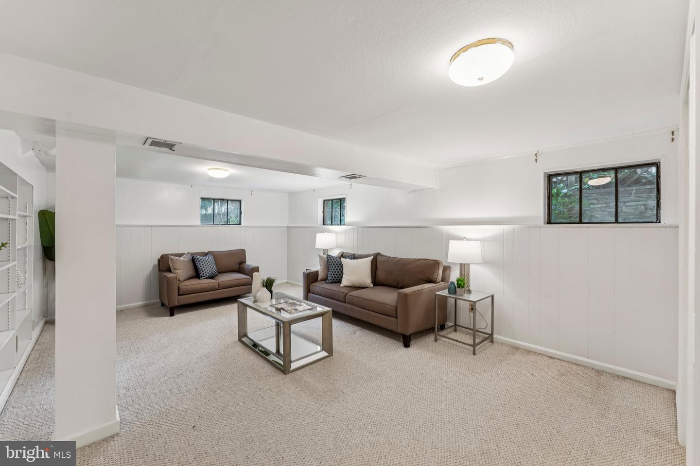 1811 N WAKEFIELD ST, ARLINGTON, Virginia 22207, 3 Bedrooms Bedrooms, ,2 BathroomsBathrooms,Residential,For sale,1811 N WAKEFIELD ST,VAAR2061382 MLS # VAAR2061382