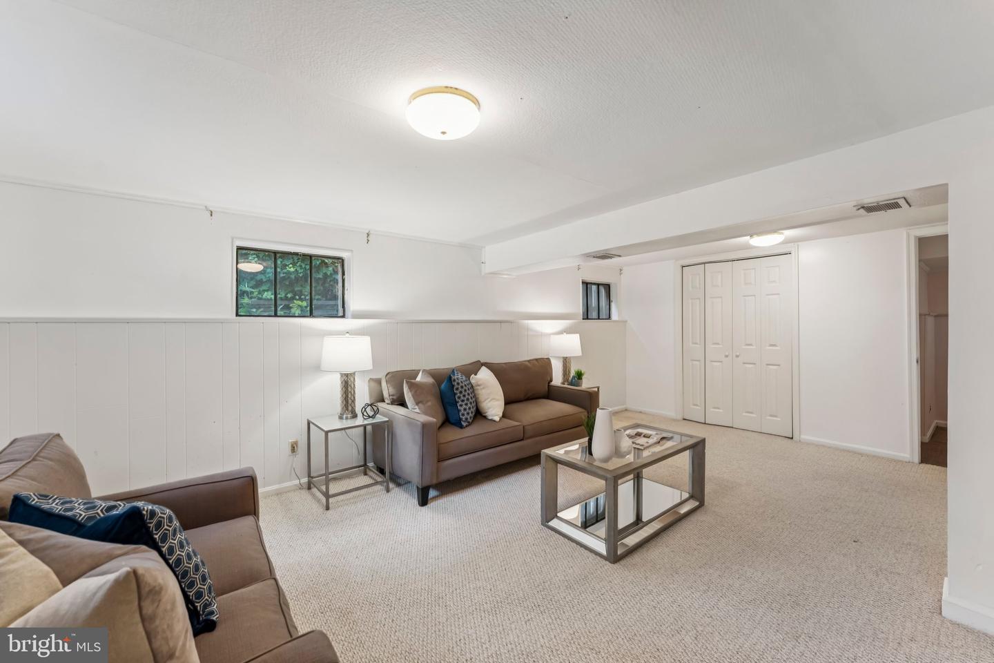 1811 N WAKEFIELD ST, ARLINGTON, Virginia 22207, 3 Bedrooms Bedrooms, ,2 BathroomsBathrooms,Residential,For sale,1811 N WAKEFIELD ST,VAAR2061382 MLS # VAAR2061382