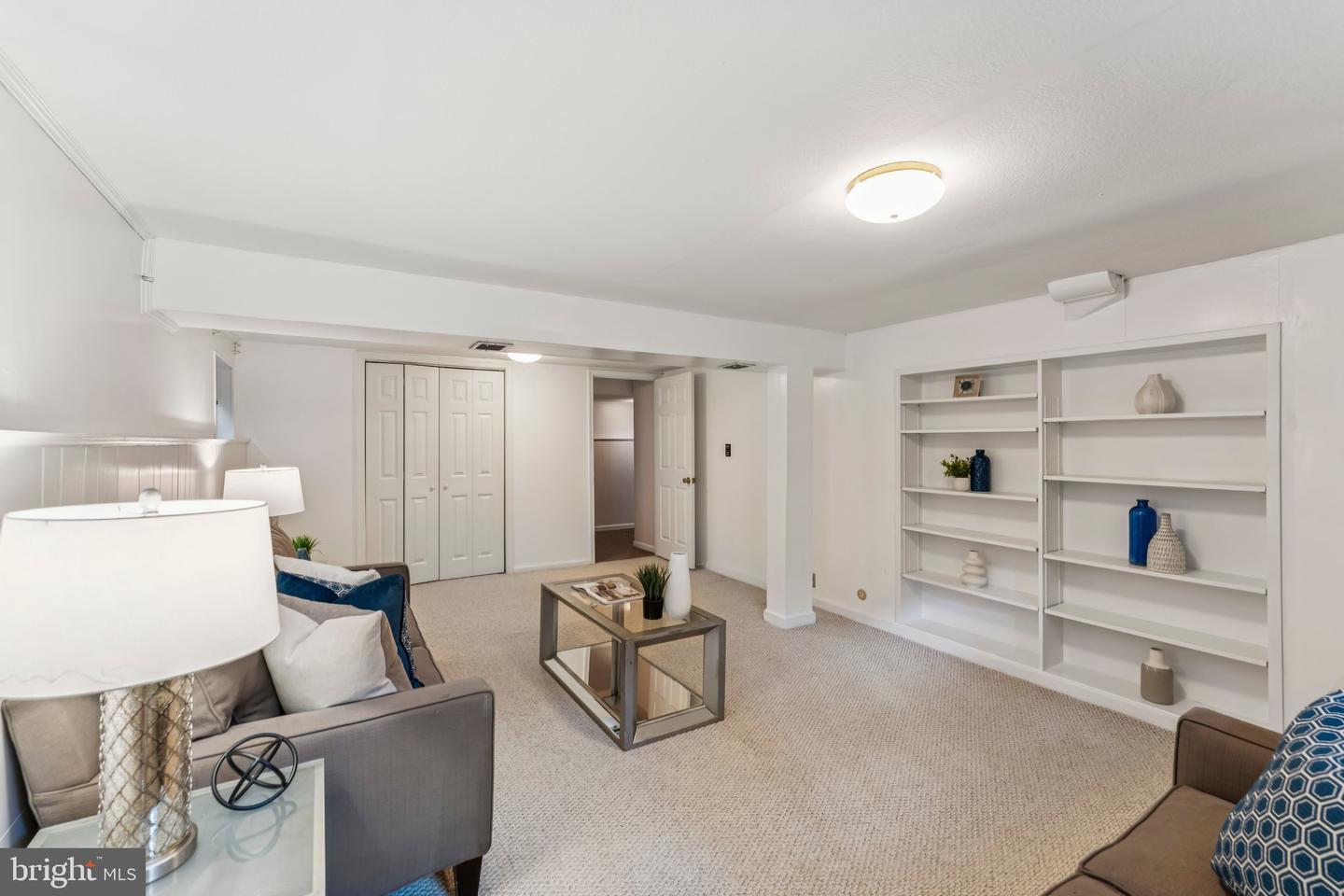 1811 N WAKEFIELD ST, ARLINGTON, Virginia 22207, 3 Bedrooms Bedrooms, ,2 BathroomsBathrooms,Residential,For sale,1811 N WAKEFIELD ST,VAAR2061382 MLS # VAAR2061382
