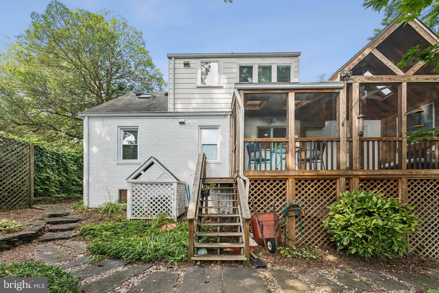 1811 N WAKEFIELD ST, ARLINGTON, Virginia 22207, 3 Bedrooms Bedrooms, ,2 BathroomsBathrooms,Residential,For sale,1811 N WAKEFIELD ST,VAAR2061382 MLS # VAAR2061382