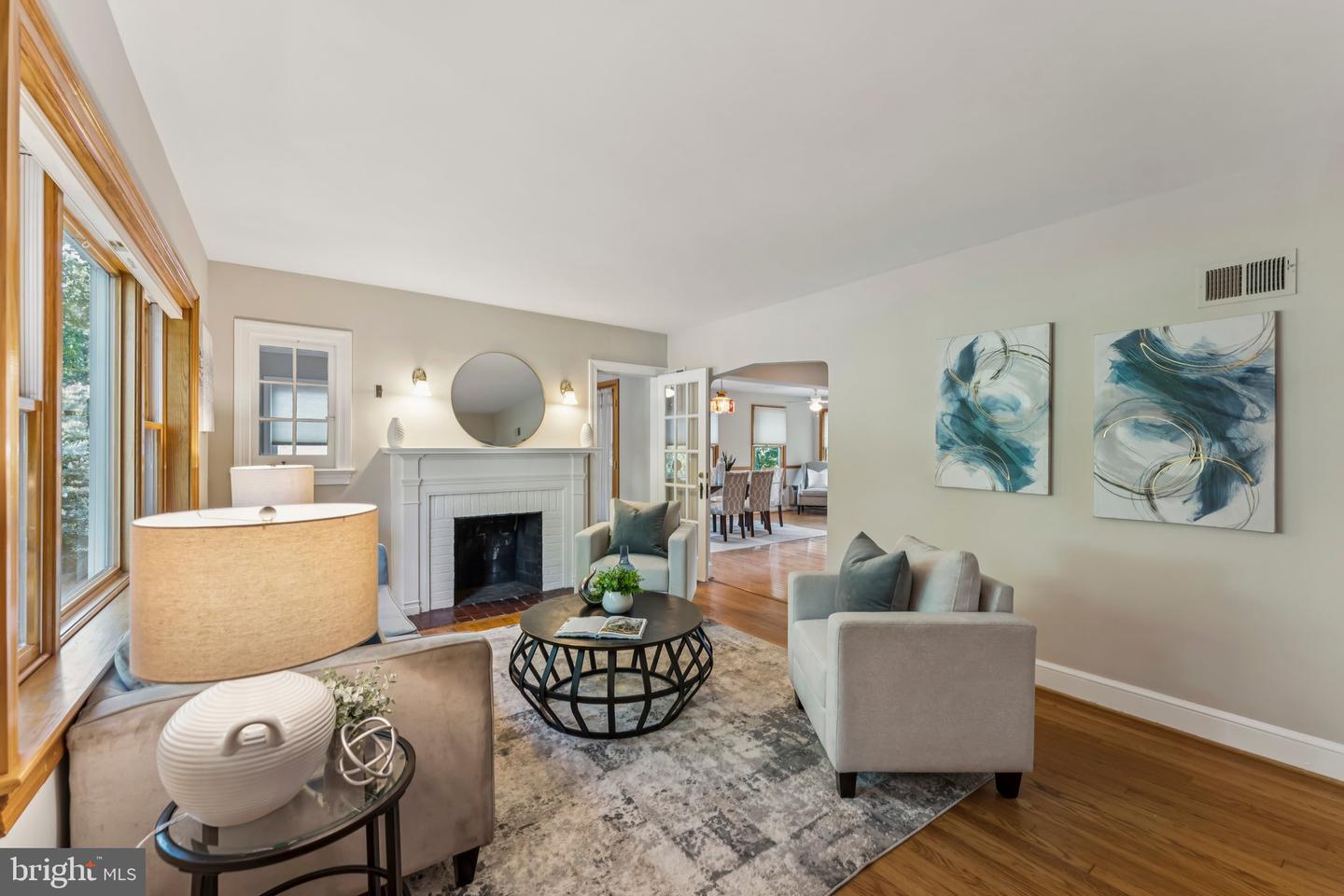1811 N WAKEFIELD ST, ARLINGTON, Virginia 22207, 3 Bedrooms Bedrooms, ,2 BathroomsBathrooms,Residential,For sale,1811 N WAKEFIELD ST,VAAR2061382 MLS # VAAR2061382