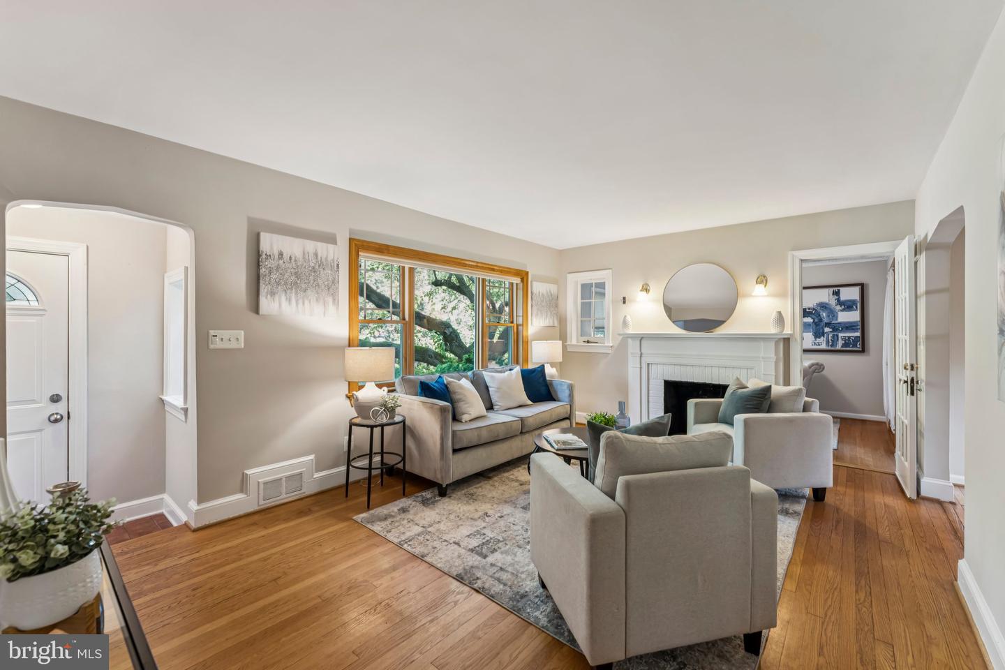 1811 N WAKEFIELD ST, ARLINGTON, Virginia 22207, 3 Bedrooms Bedrooms, ,2 BathroomsBathrooms,Residential,For sale,1811 N WAKEFIELD ST,VAAR2061382 MLS # VAAR2061382