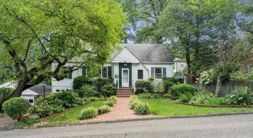 1811 N WAKEFIELD ST, ARLINGTON, Virginia 22207, 3 Bedrooms Bedrooms, ,2 BathroomsBathrooms,Residential,For sale,1811 N WAKEFIELD ST,VAAR2061382 MLS # VAAR2061382