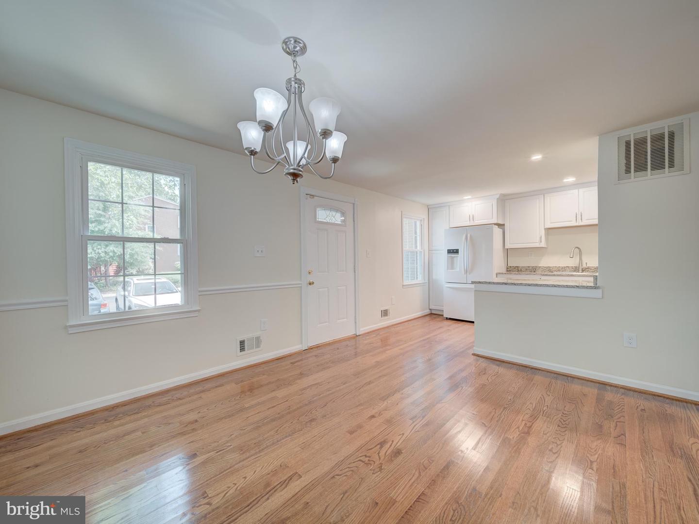 13186 PUTNAM CIR, WOODBRIDGE, Virginia 22191, 4 Bedrooms Bedrooms, ,3 BathroomsBathrooms,Residential,For sale,13186 PUTNAM CIR,VAPW2100354 MLS # VAPW2100354