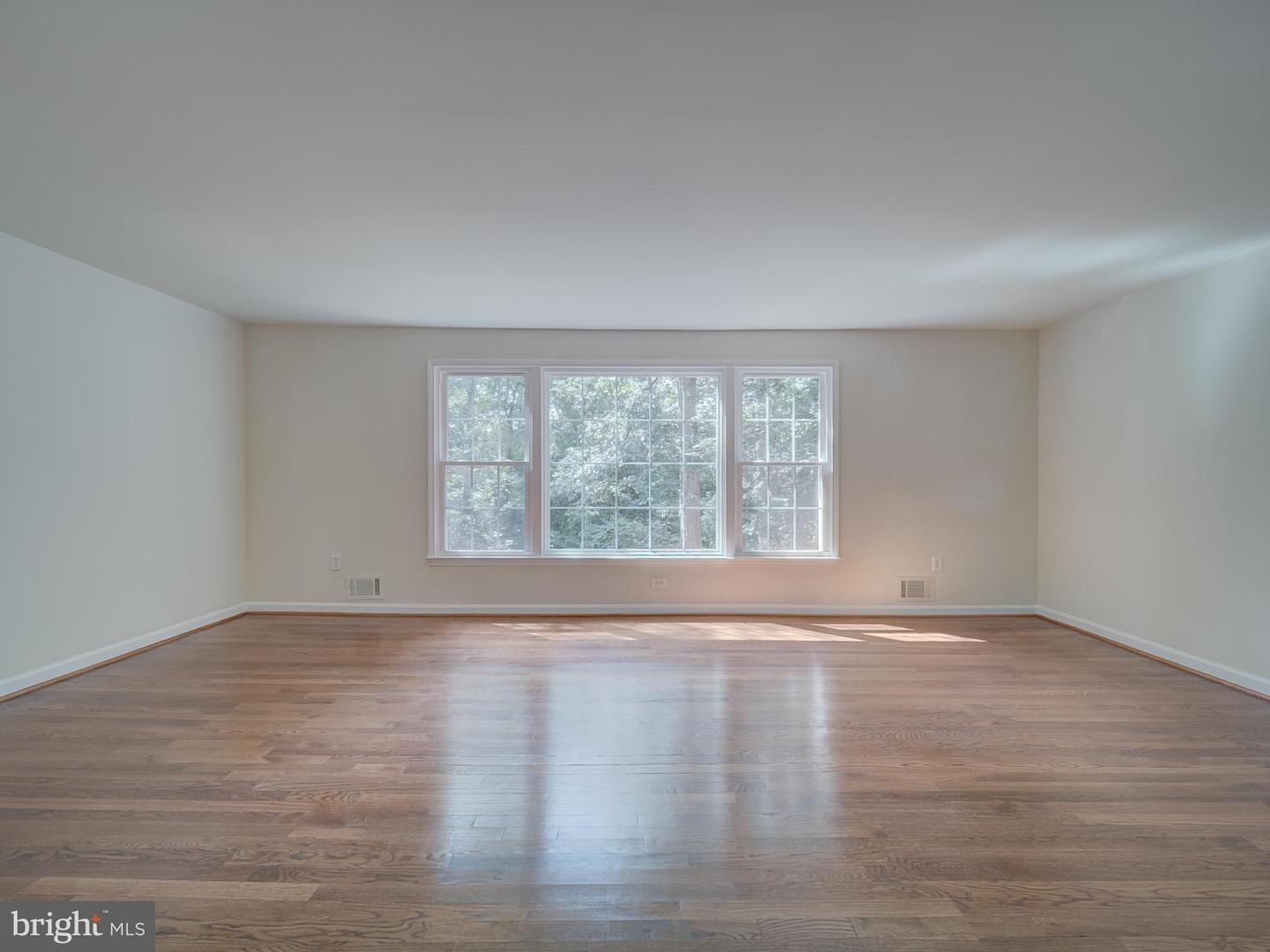 13186 PUTNAM CIR, WOODBRIDGE, Virginia 22191, 4 Bedrooms Bedrooms, ,3 BathroomsBathrooms,Residential,For sale,13186 PUTNAM CIR,VAPW2100354 MLS # VAPW2100354