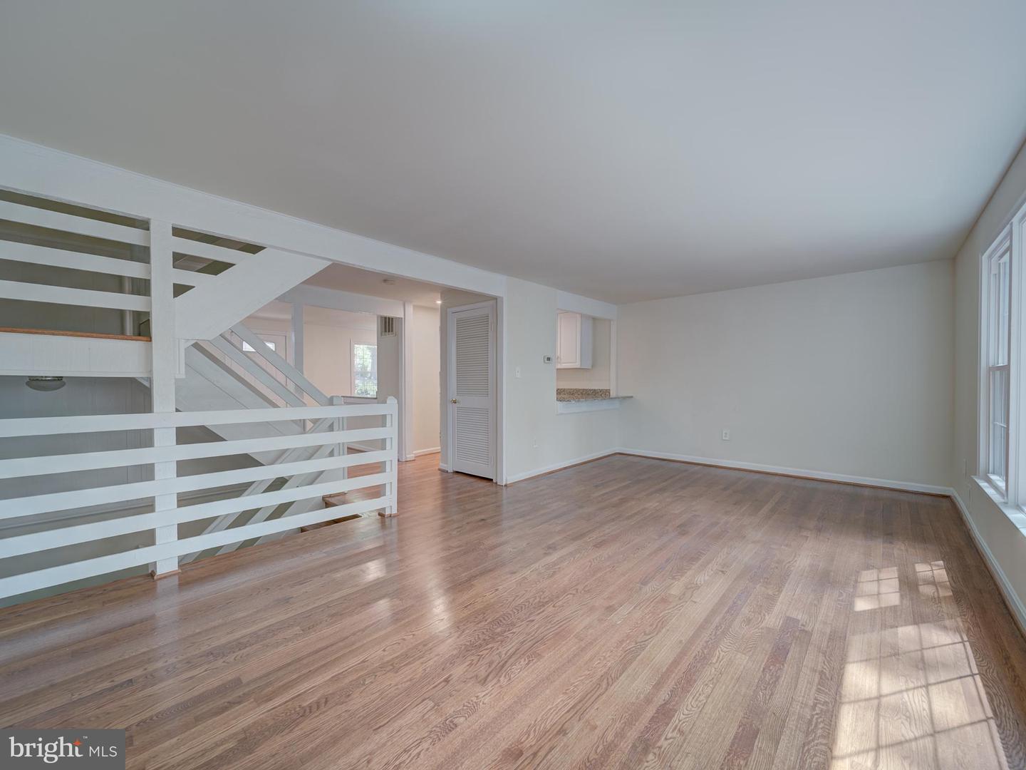 13186 PUTNAM CIR, WOODBRIDGE, Virginia 22191, 4 Bedrooms Bedrooms, ,3 BathroomsBathrooms,Residential,For sale,13186 PUTNAM CIR,VAPW2100354 MLS # VAPW2100354