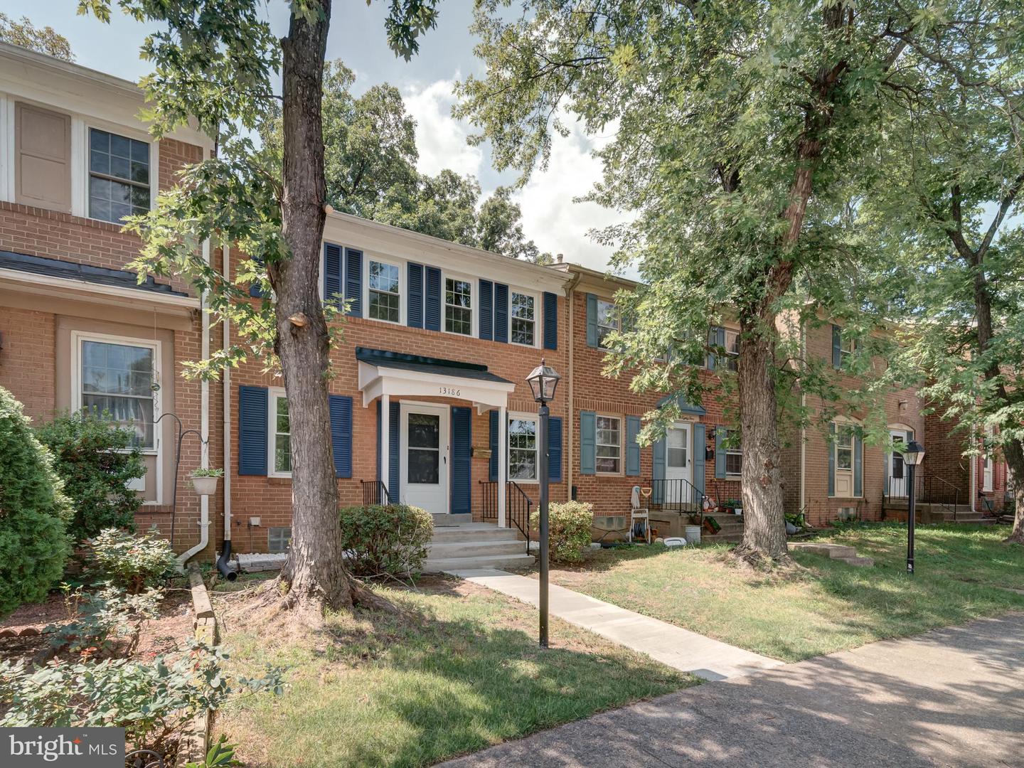 13186 PUTNAM CIR, WOODBRIDGE, Virginia 22191, 4 Bedrooms Bedrooms, ,3 BathroomsBathrooms,Residential,For sale,13186 PUTNAM CIR,VAPW2100354 MLS # VAPW2100354