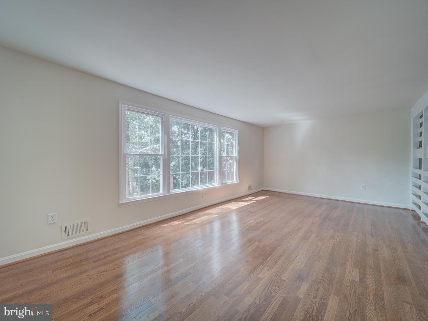 13186 PUTNAM CIR, WOODBRIDGE, Virginia 22191, 4 Bedrooms Bedrooms, ,3 BathroomsBathrooms,Residential,For sale,13186 PUTNAM CIR,VAPW2100354 MLS # VAPW2100354
