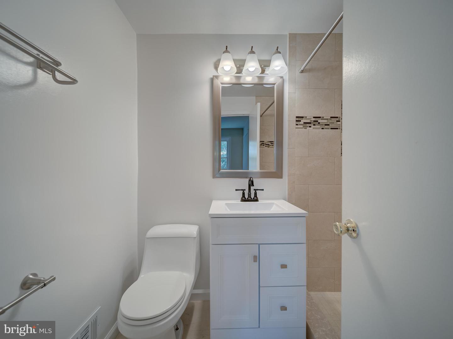 13186 PUTNAM CIR, WOODBRIDGE, Virginia 22191, 4 Bedrooms Bedrooms, ,3 BathroomsBathrooms,Residential,For sale,13186 PUTNAM CIR,VAPW2100354 MLS # VAPW2100354