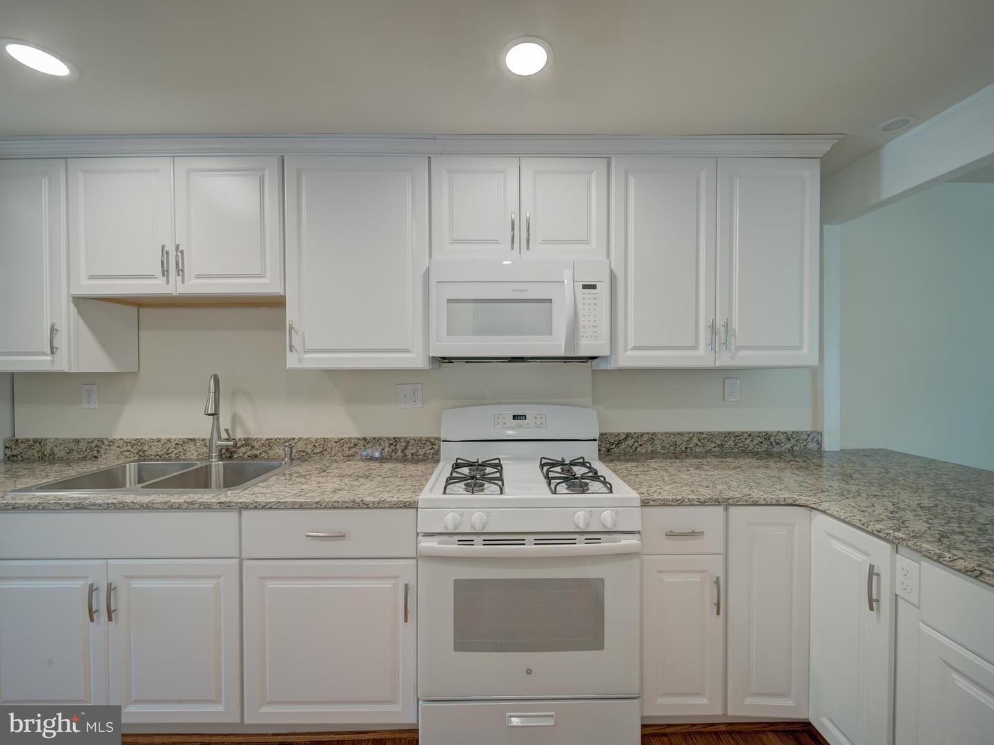 13186 PUTNAM CIR, WOODBRIDGE, Virginia 22191, 4 Bedrooms Bedrooms, ,3 BathroomsBathrooms,Residential,For sale,13186 PUTNAM CIR,VAPW2100354 MLS # VAPW2100354