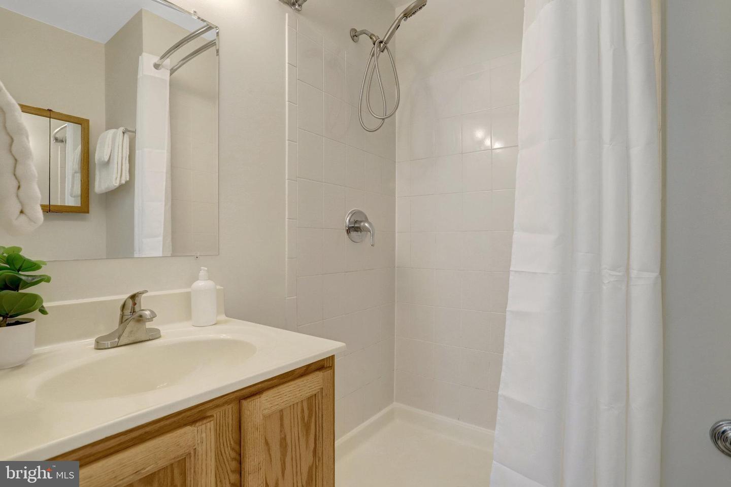 6372 EIGHTH CIR, ALEXANDRIA, Virginia 22312, 3 Bedrooms Bedrooms, ,2 BathroomsBathrooms,Residential,For sale,6372 EIGHTH CIR,VAFX2258530 MLS # VAFX2258530