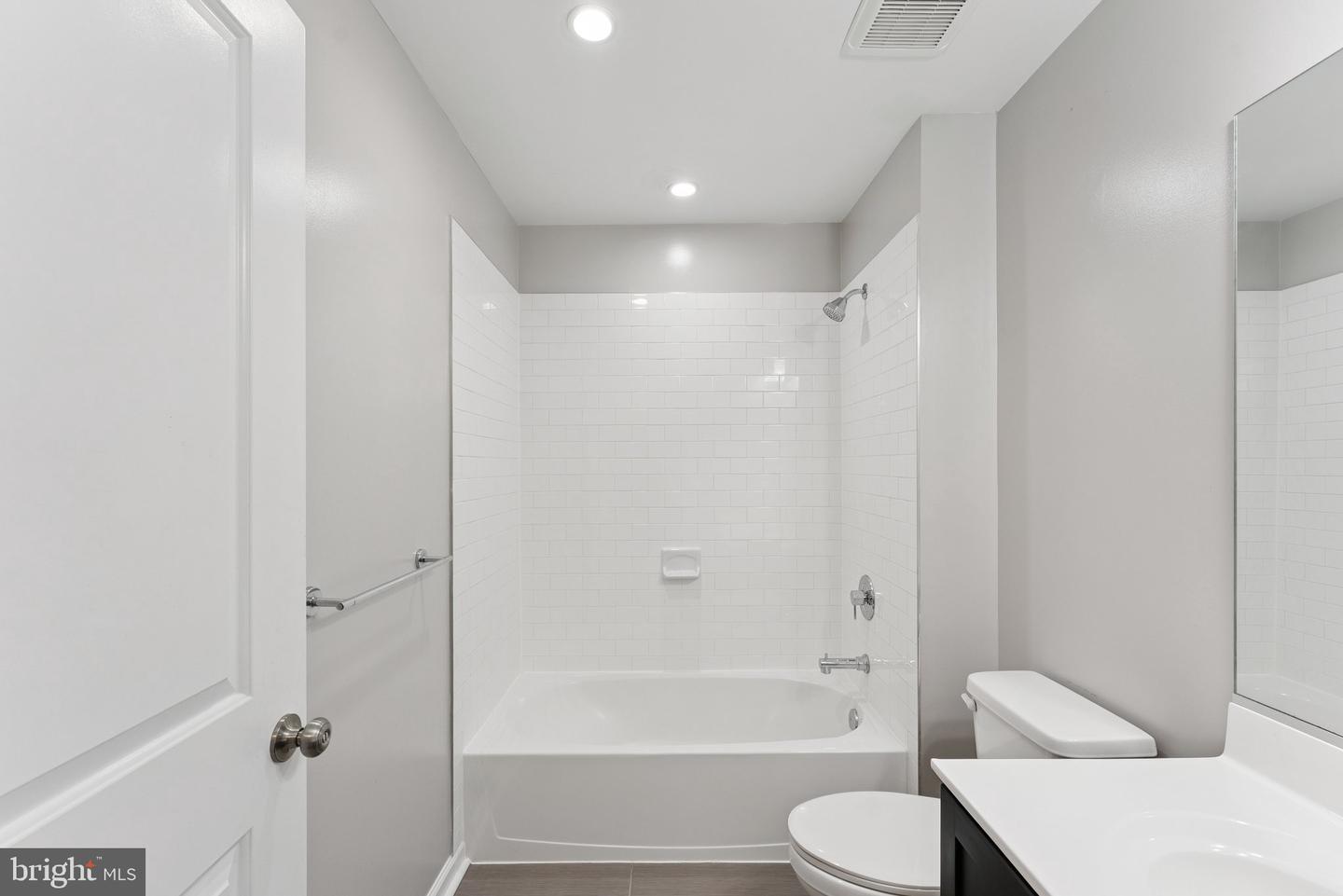 412 WOODCREST DR SE #412B, WASHINGTON, District Of Columbia 20032, 3 Bedrooms Bedrooms, ,2 BathroomsBathrooms,Residential,For sale,412 WOODCREST DR SE #412B,DCDC2213182 MLS # DCDC2213182 412 WOODCREST DR SE #412B, WASHINGTON, District Of Columbia 20032, 3 Bedrooms Bedrooms, ,2 BathroomsBathrooms,Residential,For sale,412 WOODCREST DR SE #412B,DCDC2213182 MLS # DCDC2213182