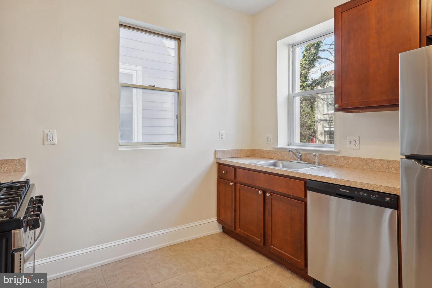 223 R ST NW, WASHINGTON, District Of Columbia 20001, 5 Bedrooms Bedrooms, ,3 BathroomsBathrooms,Residential,For sale,223 R ST NW,DCDC2213242 MLS # DCDC2213242