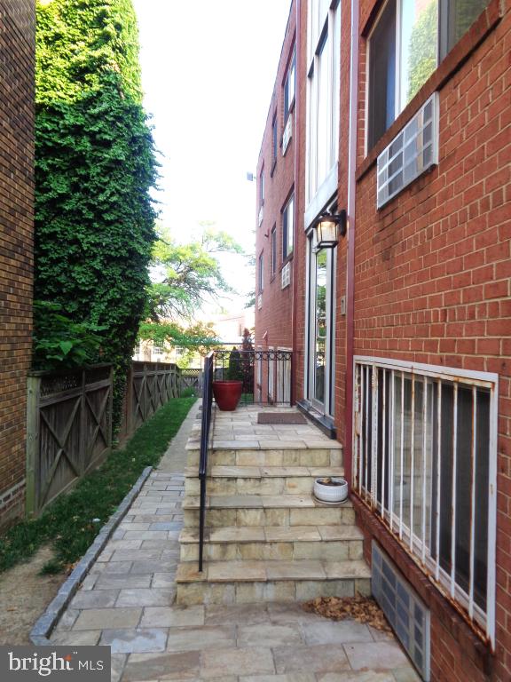 3656 NEW HAMPSHIRE AVE NW #4, WASHINGTON, District Of Columbia 20010, ,1 BathroomBathrooms,Residential,For sale,3656 NEW HAMPSHIRE AVE NW #4,DCDC2213302 MLS # DCDC2213302