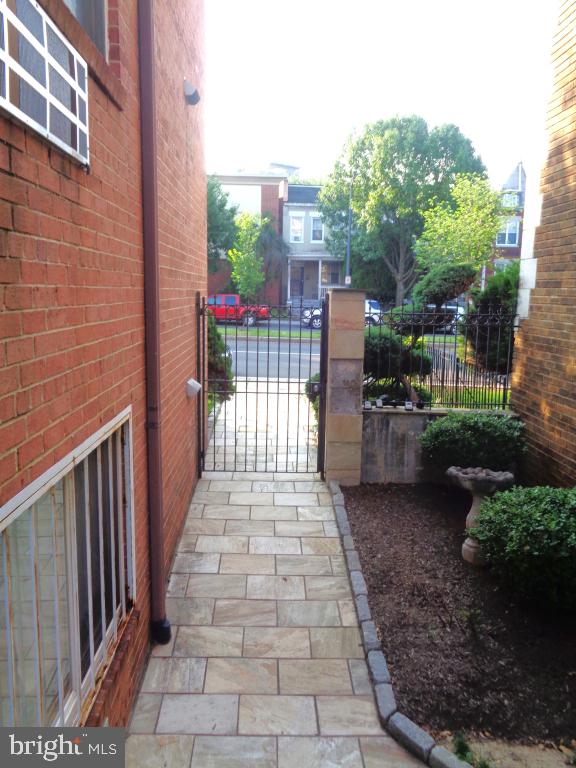 3656 NEW HAMPSHIRE AVE NW #4, WASHINGTON, District Of Columbia 20010, ,1 BathroomBathrooms,Residential,For sale,3656 NEW HAMPSHIRE AVE NW #4,DCDC2213302 MLS # DCDC2213302