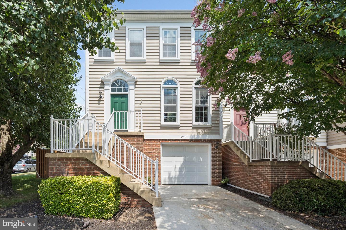 9910 MICHAEL SCHAR CT, VIENNA, Virginia 22181, 3 Bedrooms Bedrooms, ,3 BathroomsBathrooms,Residential,For sale,9910 MICHAEL SCHAR CT,VAFX2220476 MLS # VAFX2220476