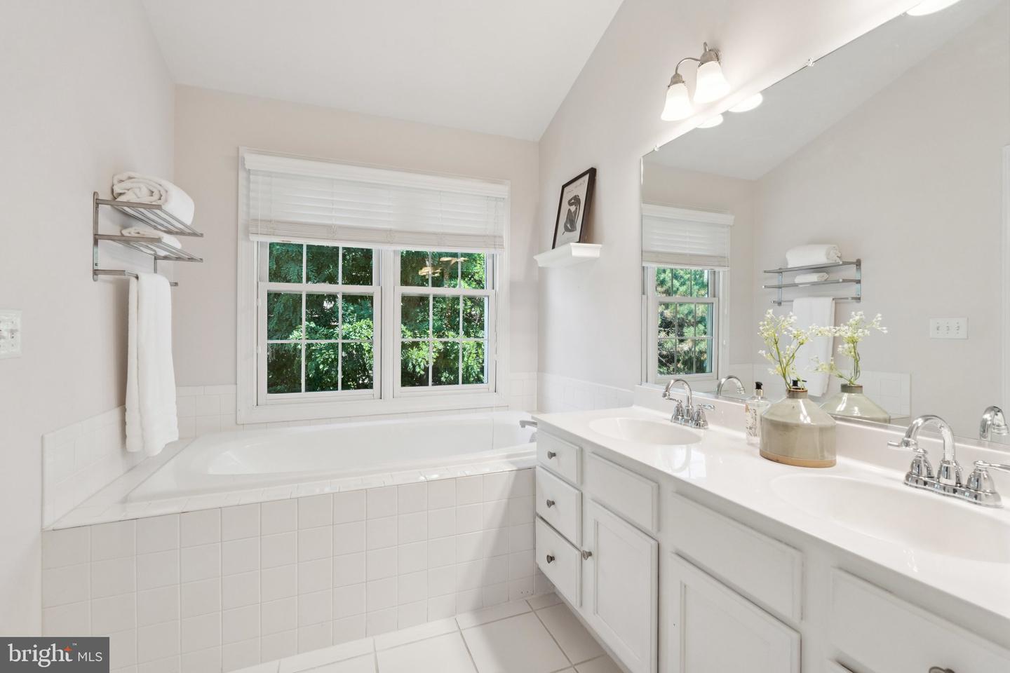 9910 MICHAEL SCHAR CT, VIENNA, Virginia 22181, 3 Bedrooms Bedrooms, ,3 BathroomsBathrooms,Residential,For sale,9910 MICHAEL SCHAR CT,VAFX2220476 MLS # VAFX2220476