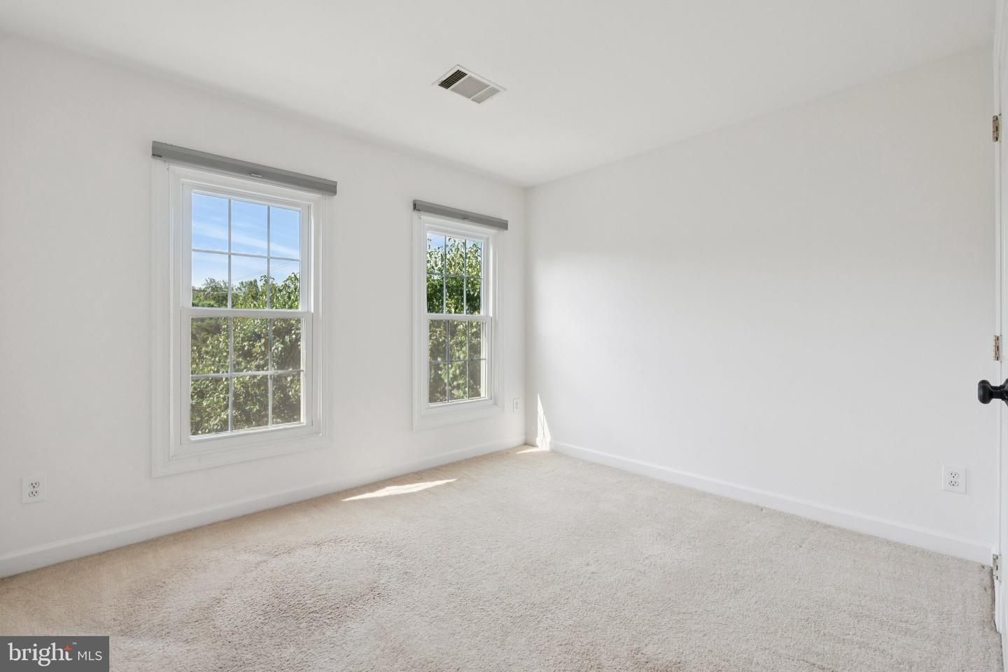 9910 MICHAEL SCHAR CT, VIENNA, Virginia 22181, 3 Bedrooms Bedrooms, ,3 BathroomsBathrooms,Residential,For sale,9910 MICHAEL SCHAR CT,VAFX2220476 MLS # VAFX2220476