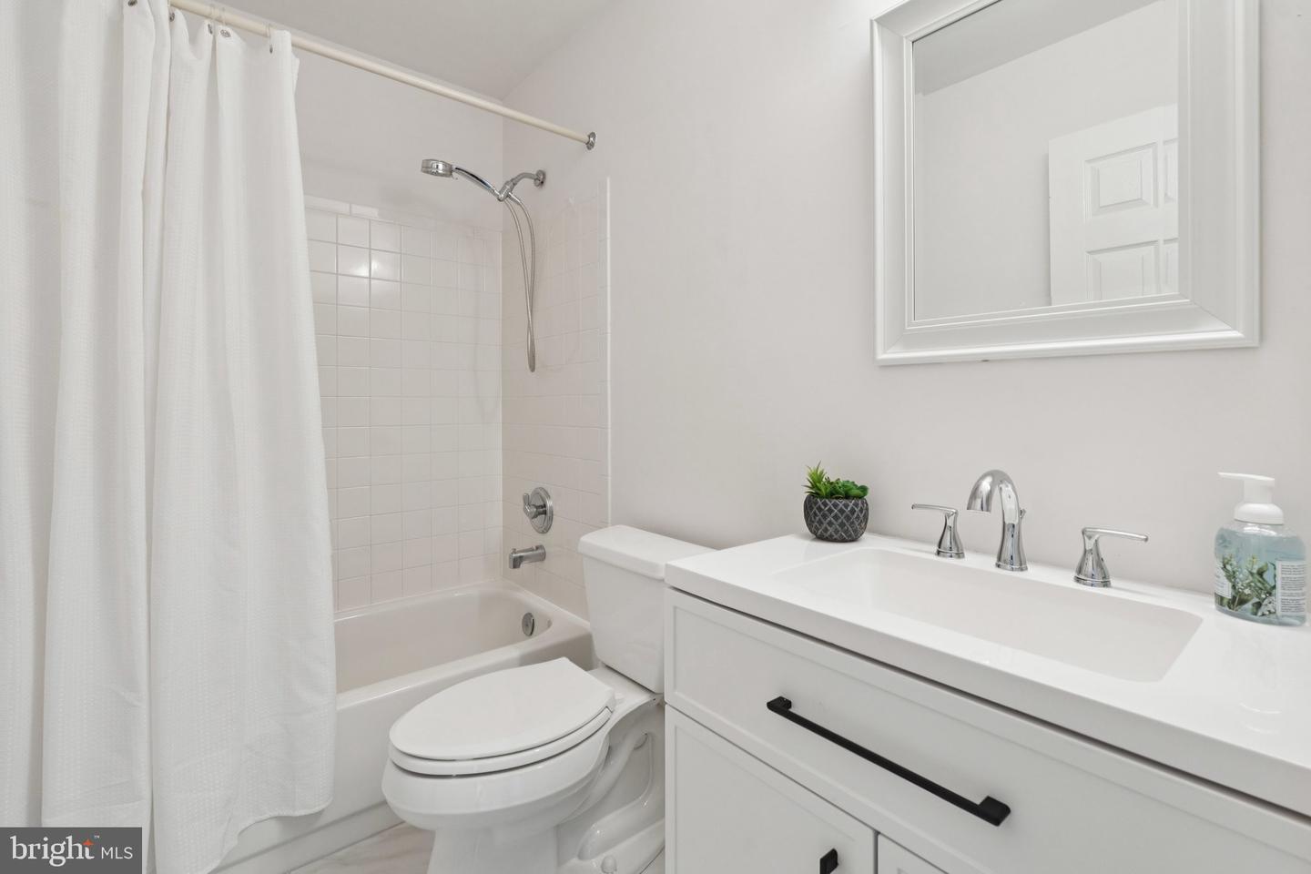 9910 MICHAEL SCHAR CT, VIENNA, Virginia 22181, 3 Bedrooms Bedrooms, ,3 BathroomsBathrooms,Residential,For sale,9910 MICHAEL SCHAR CT,VAFX2220476 MLS # VAFX2220476