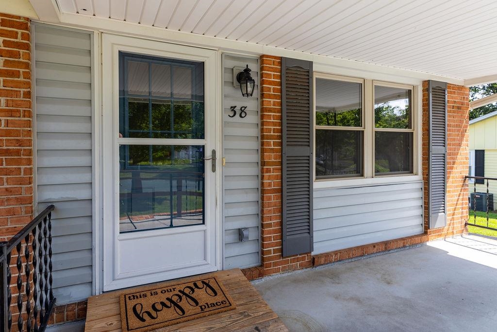 38 GREENBRIAR LN, STUARTS DRAFT, Virginia 24477, 3 Bedrooms Bedrooms, ,1 BathroomBathrooms,Residential,38 GREENBRIAR LN,667132 MLS # 667132