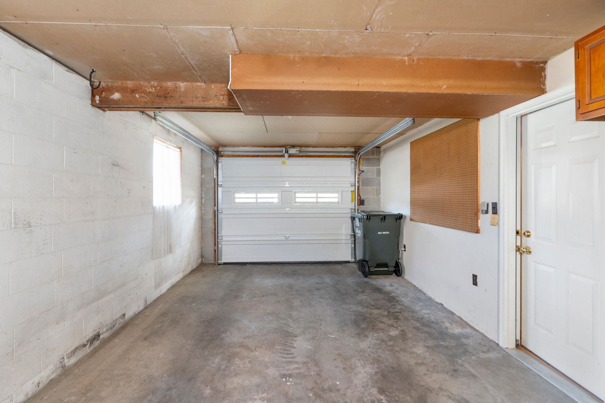 697 ALEXTINE DR, STAUNTON, Virginia 24401, 3 Bedrooms Bedrooms, ,2 BathroomsBathrooms,Residential,697 ALEXTINE DR,667415 MLS # 667415
