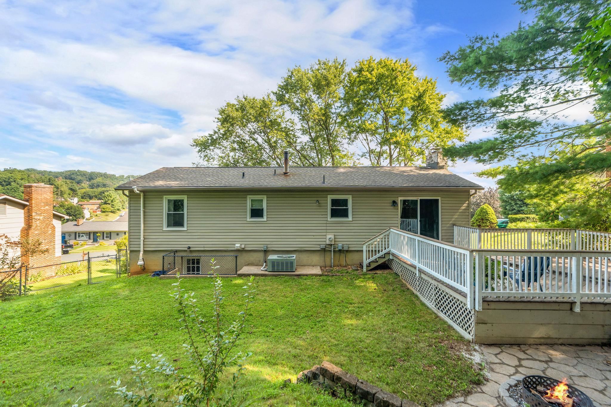 697 ALEXTINE DR, STAUNTON, Virginia 24401, 3 Bedrooms Bedrooms, ,2 BathroomsBathrooms,Residential,697 ALEXTINE DR,667415 MLS # 667415