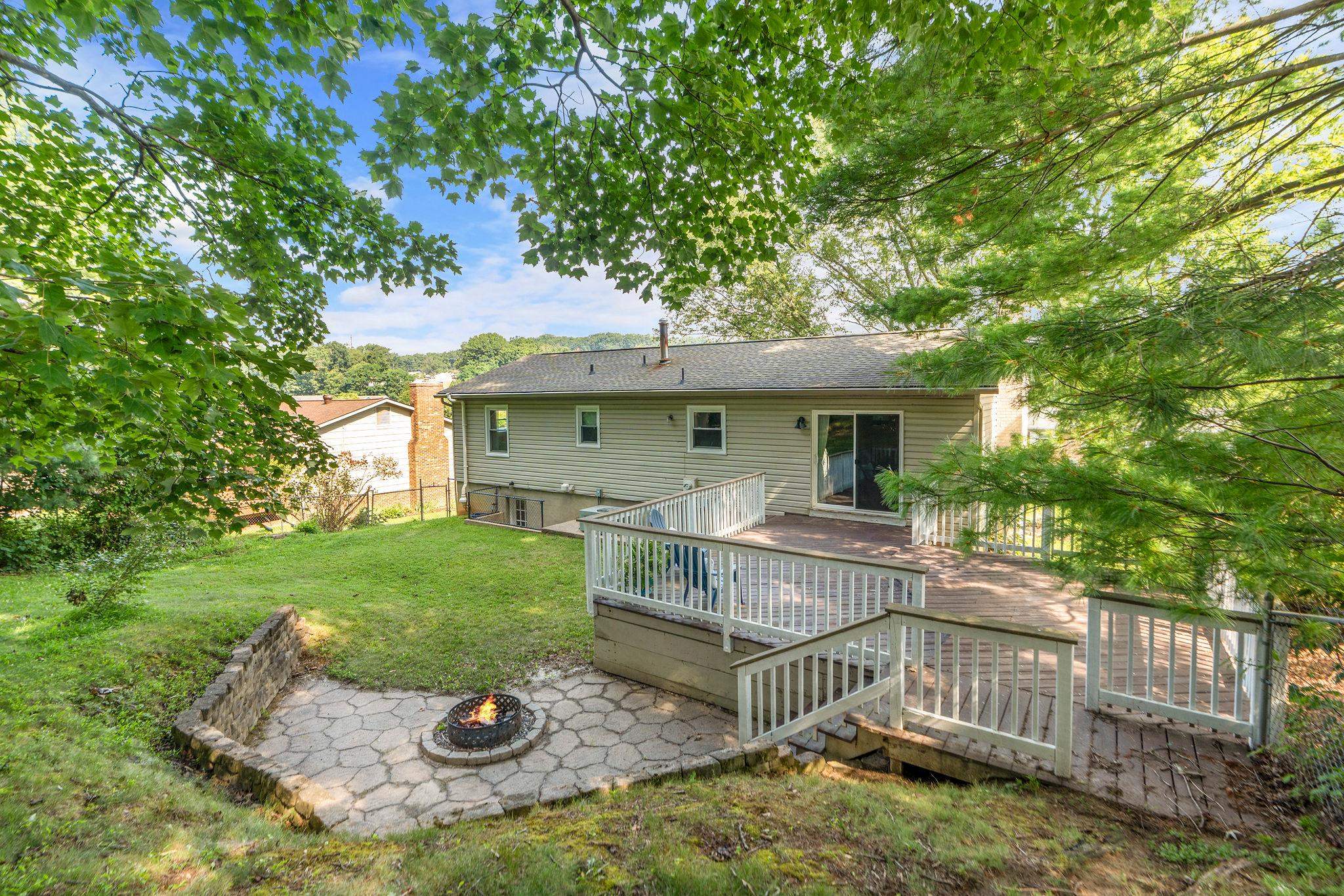 697 ALEXTINE DR, STAUNTON, Virginia 24401, 3 Bedrooms Bedrooms, ,2 BathroomsBathrooms,Residential,697 ALEXTINE DR,667415 MLS # 667415