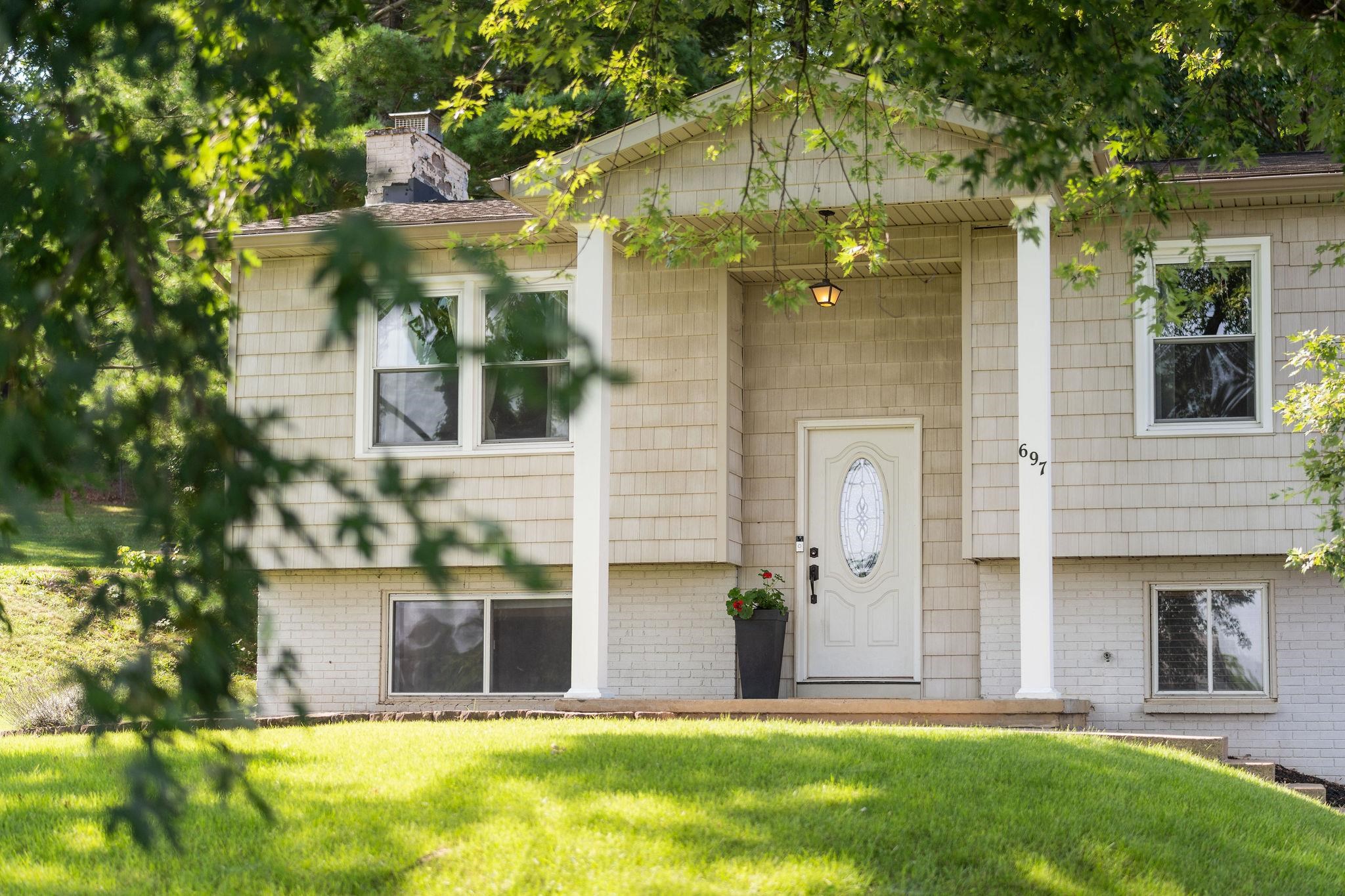 697 ALEXTINE DR, STAUNTON, Virginia 24401, 3 Bedrooms Bedrooms, ,2 BathroomsBathrooms,Residential,697 ALEXTINE DR,667415 MLS # 667415