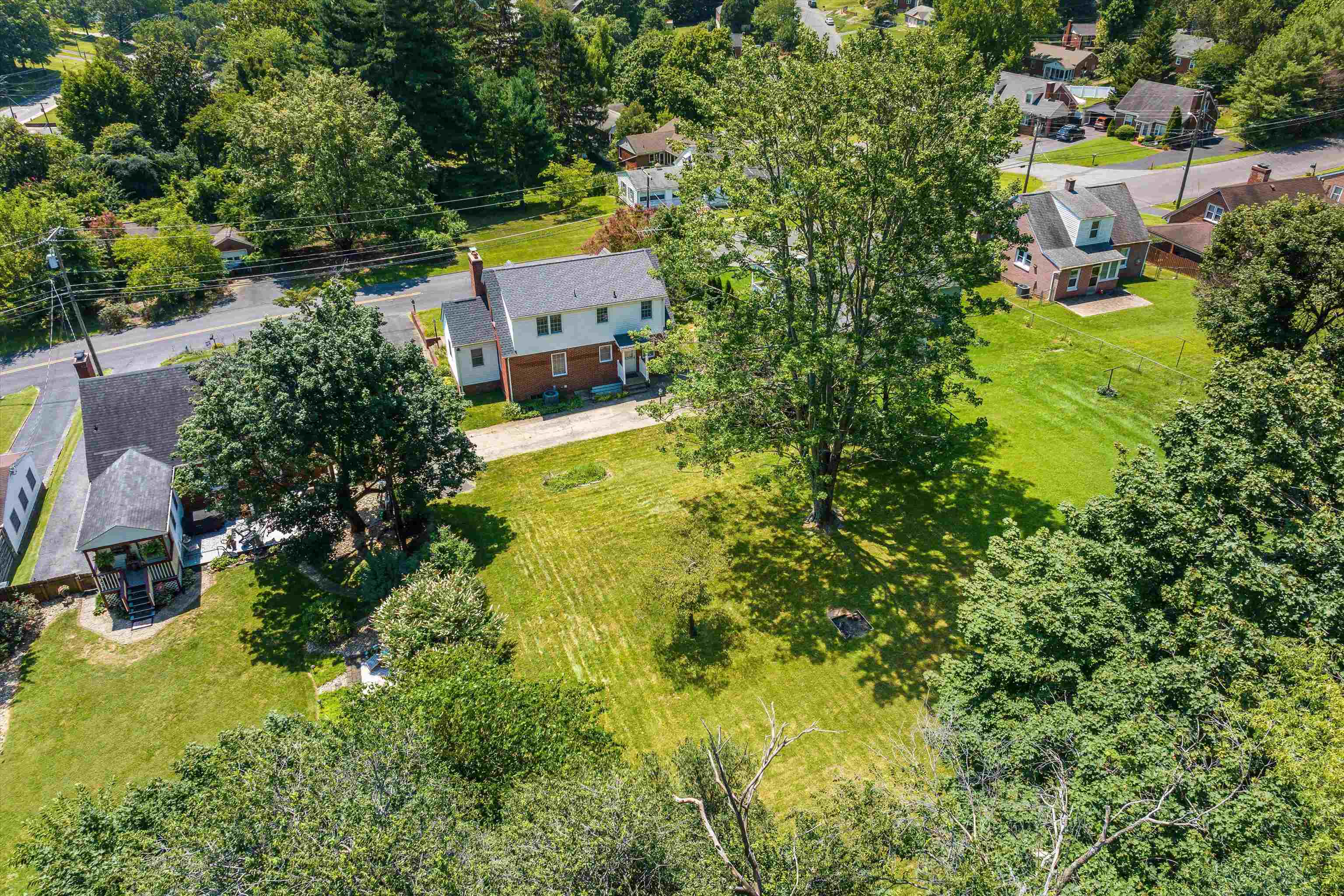 810 REID ST, STAUNTON, Virginia 24401, 3 Bedrooms Bedrooms, ,2 BathroomsBathrooms,Residential,810 REID ST,667416 MLS # 667416