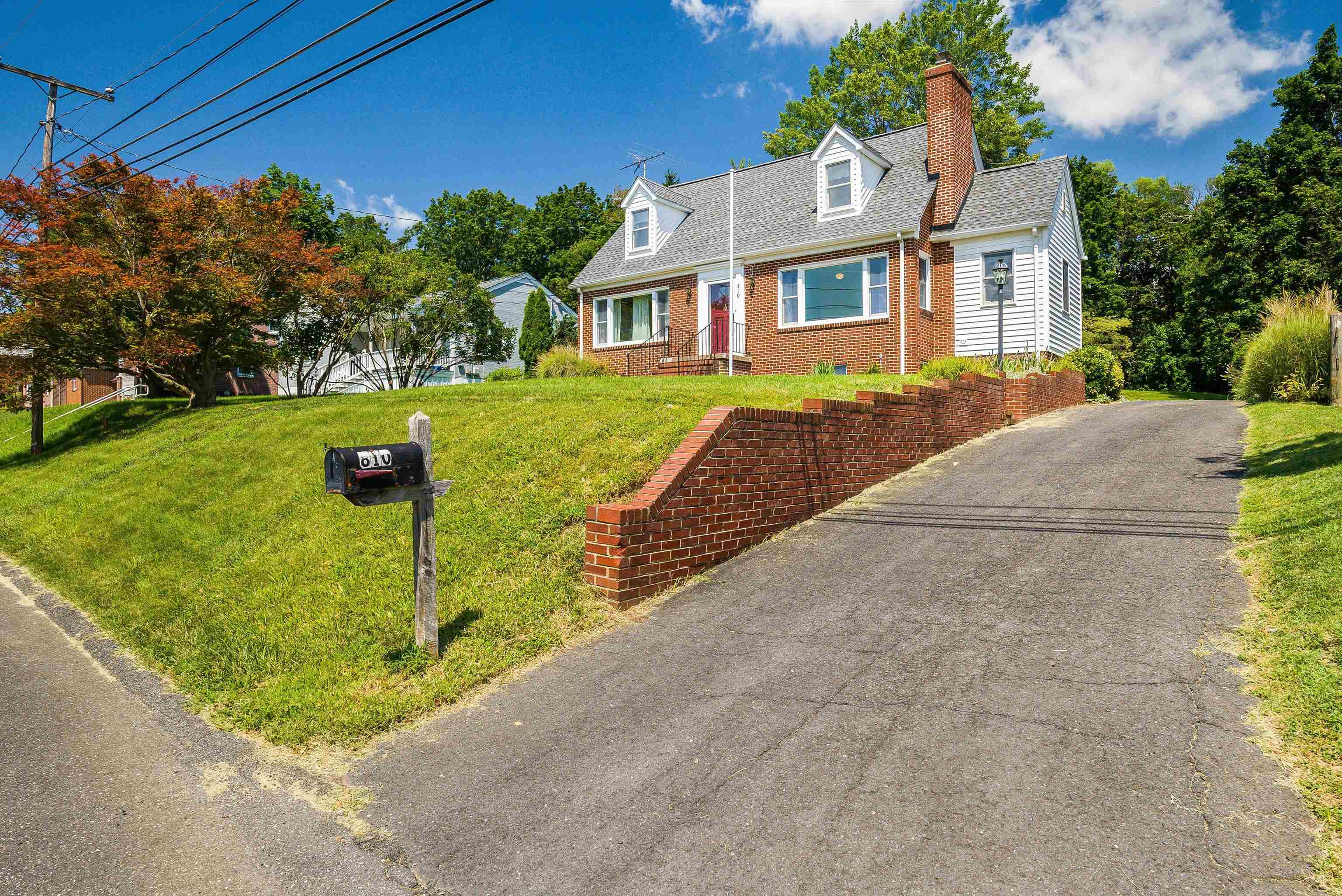 810 REID ST, STAUNTON, Virginia 24401, 3 Bedrooms Bedrooms, ,2 BathroomsBathrooms,Residential,810 REID ST,667416 MLS # 667416