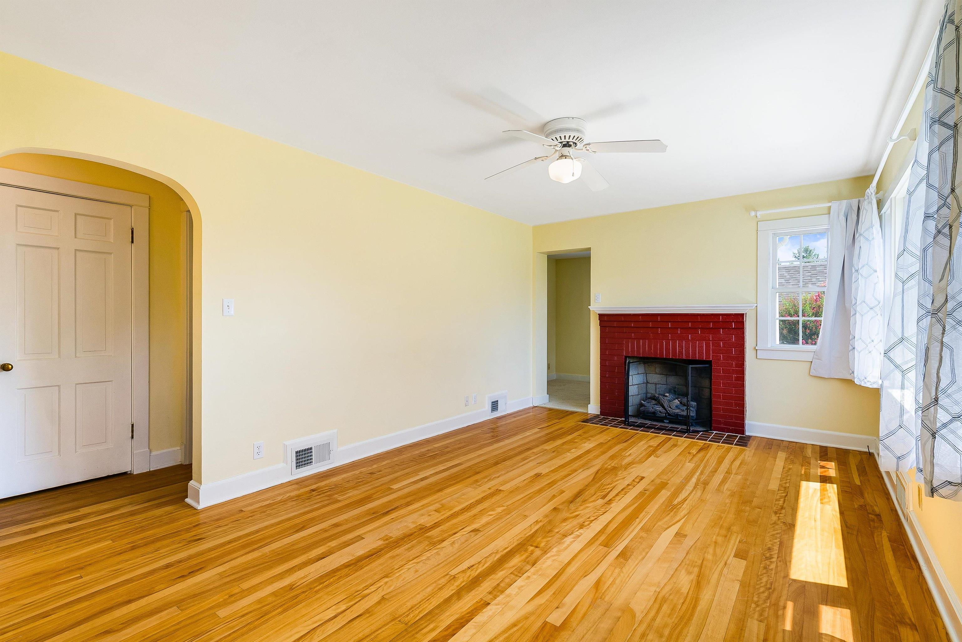 810 REID ST, STAUNTON, Virginia 24401, 3 Bedrooms Bedrooms, ,2 BathroomsBathrooms,Residential,810 REID ST,667416 MLS # 667416