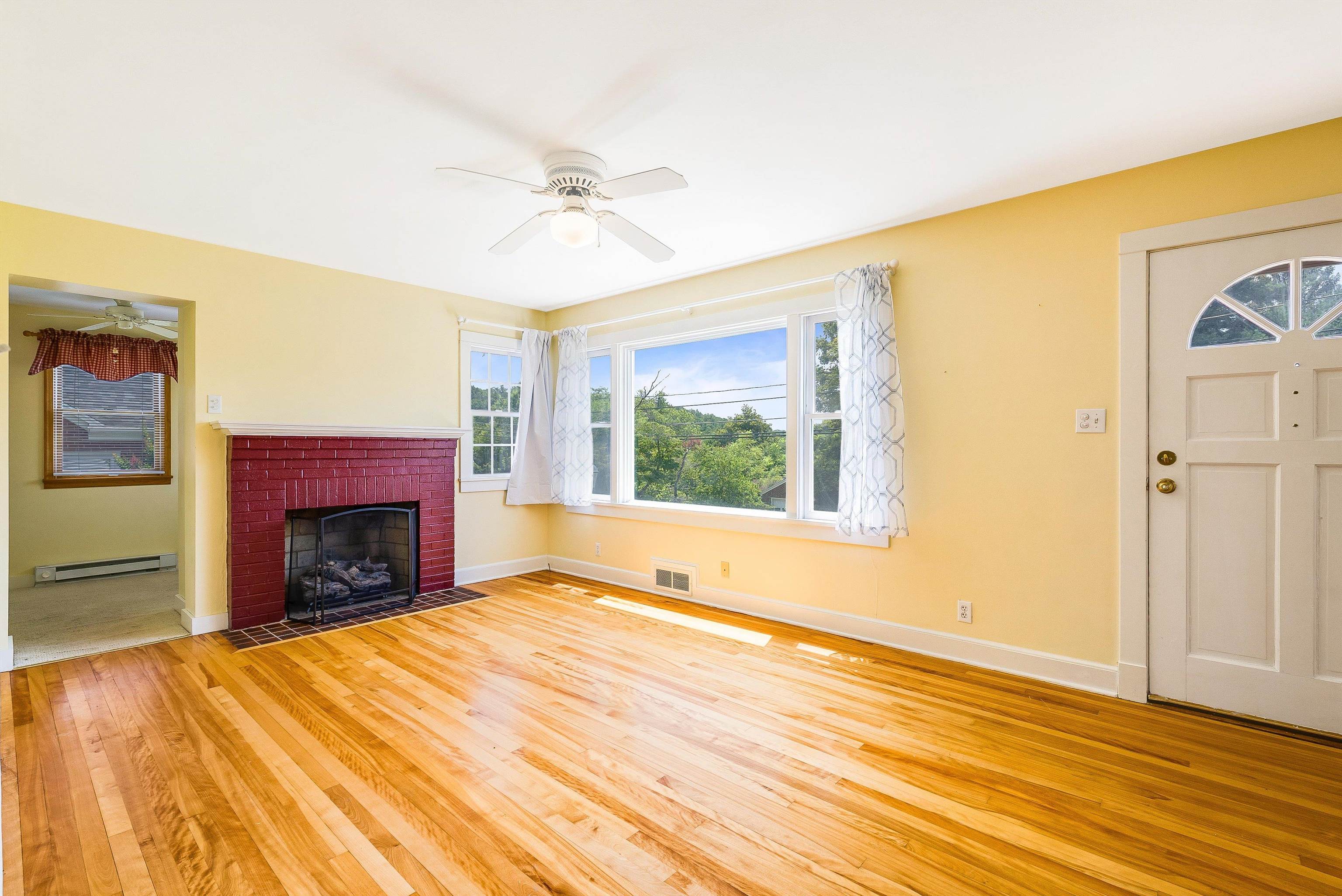 810 REID ST, STAUNTON, Virginia 24401, 3 Bedrooms Bedrooms, ,2 BathroomsBathrooms,Residential,810 REID ST,667416 MLS # 667416