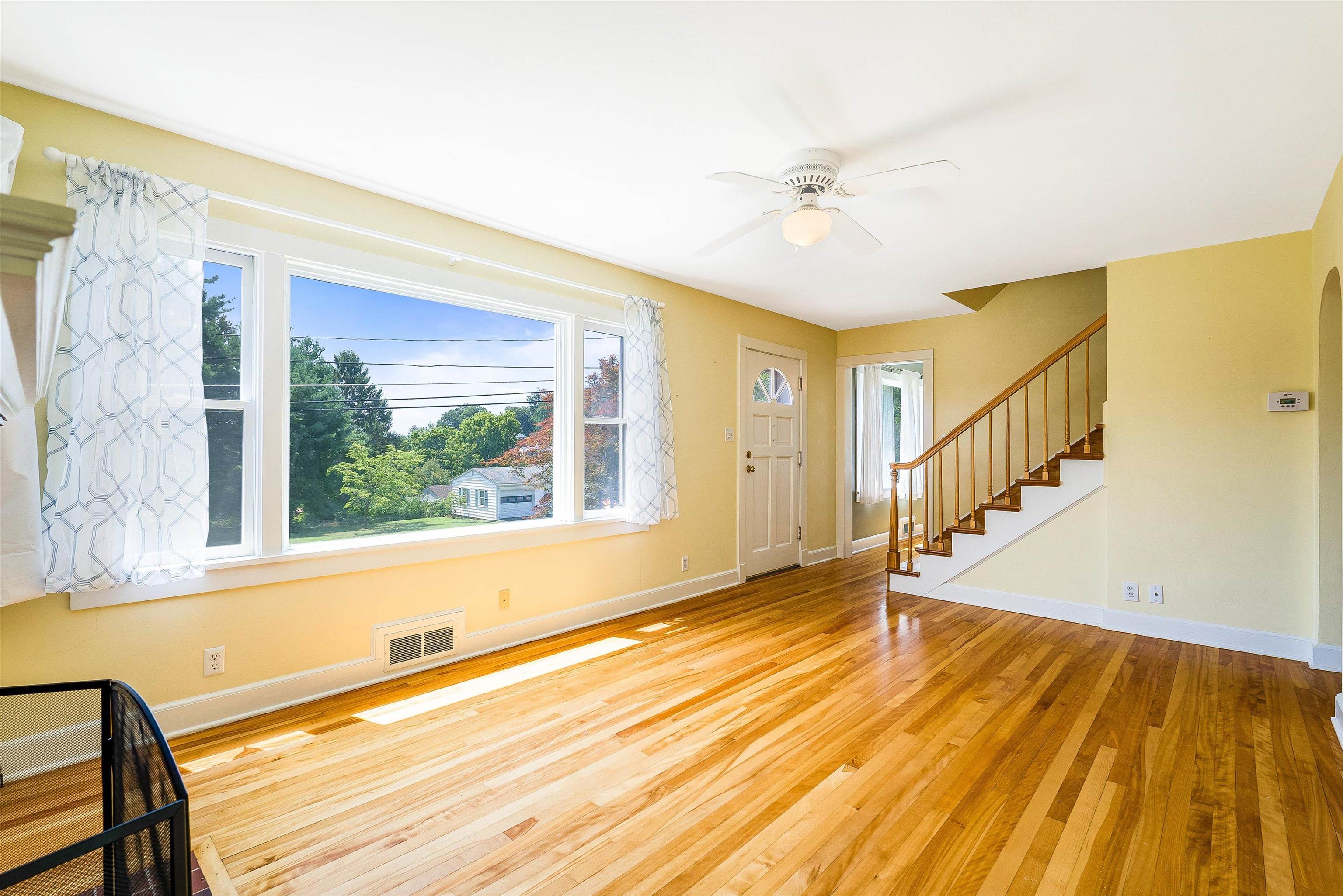 810 REID ST, STAUNTON, Virginia 24401, 3 Bedrooms Bedrooms, ,2 BathroomsBathrooms,Residential,810 REID ST,667416 MLS # 667416