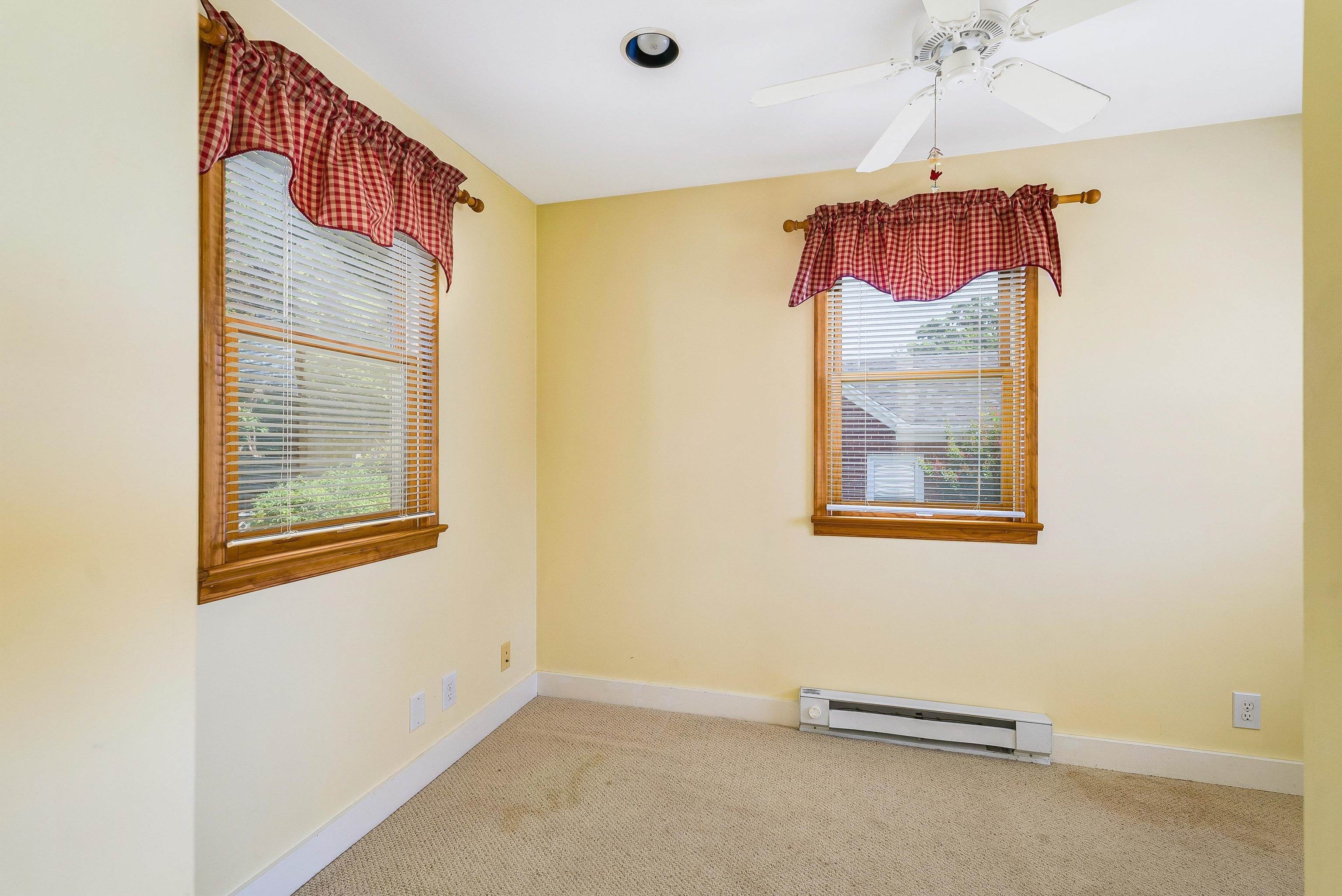 810 REID ST, STAUNTON, Virginia 24401, 3 Bedrooms Bedrooms, ,2 BathroomsBathrooms,Residential,810 REID ST,667416 MLS # 667416
