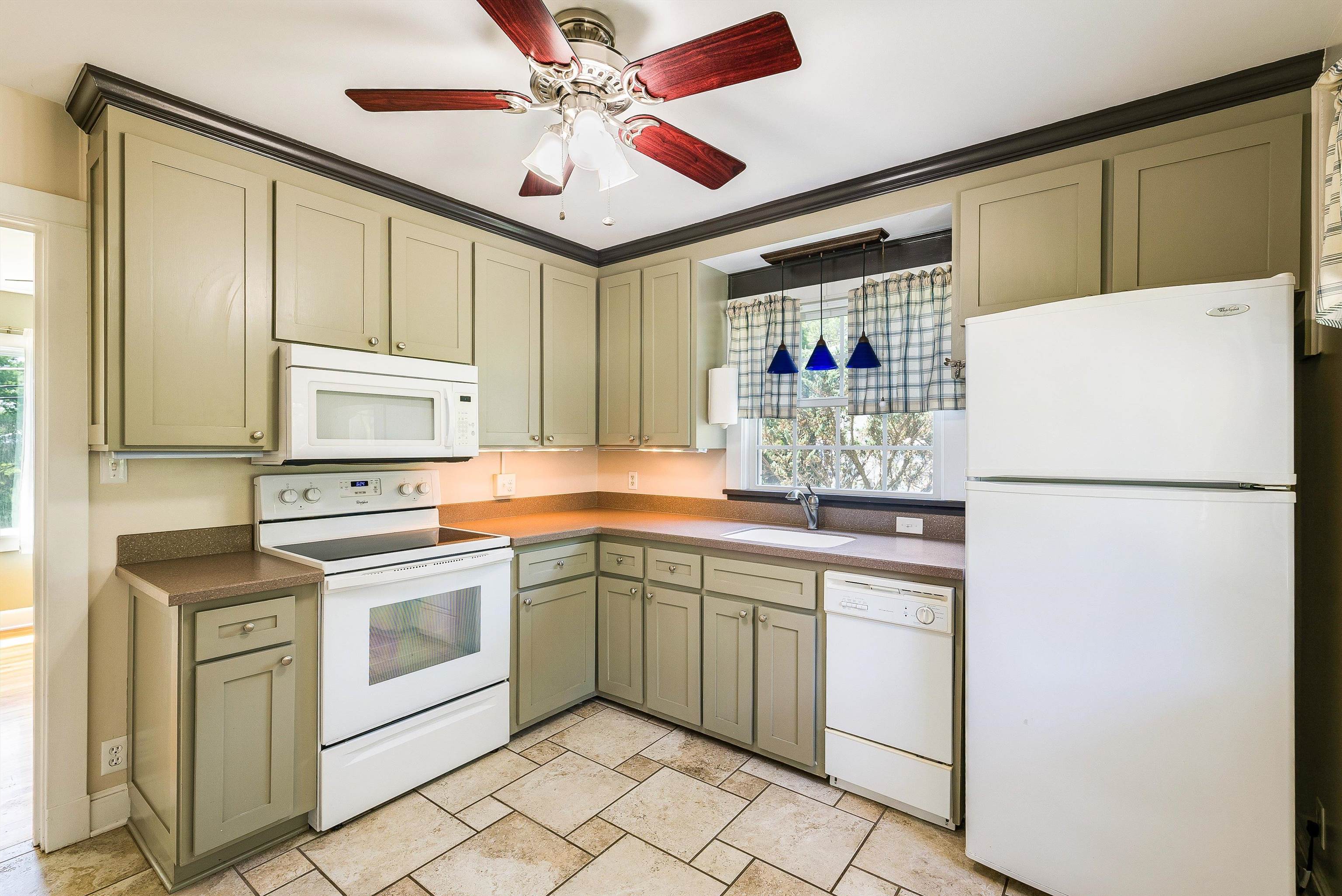 810 REID ST, STAUNTON, Virginia 24401, 3 Bedrooms Bedrooms, ,2 BathroomsBathrooms,Residential,810 REID ST,667416 MLS # 667416