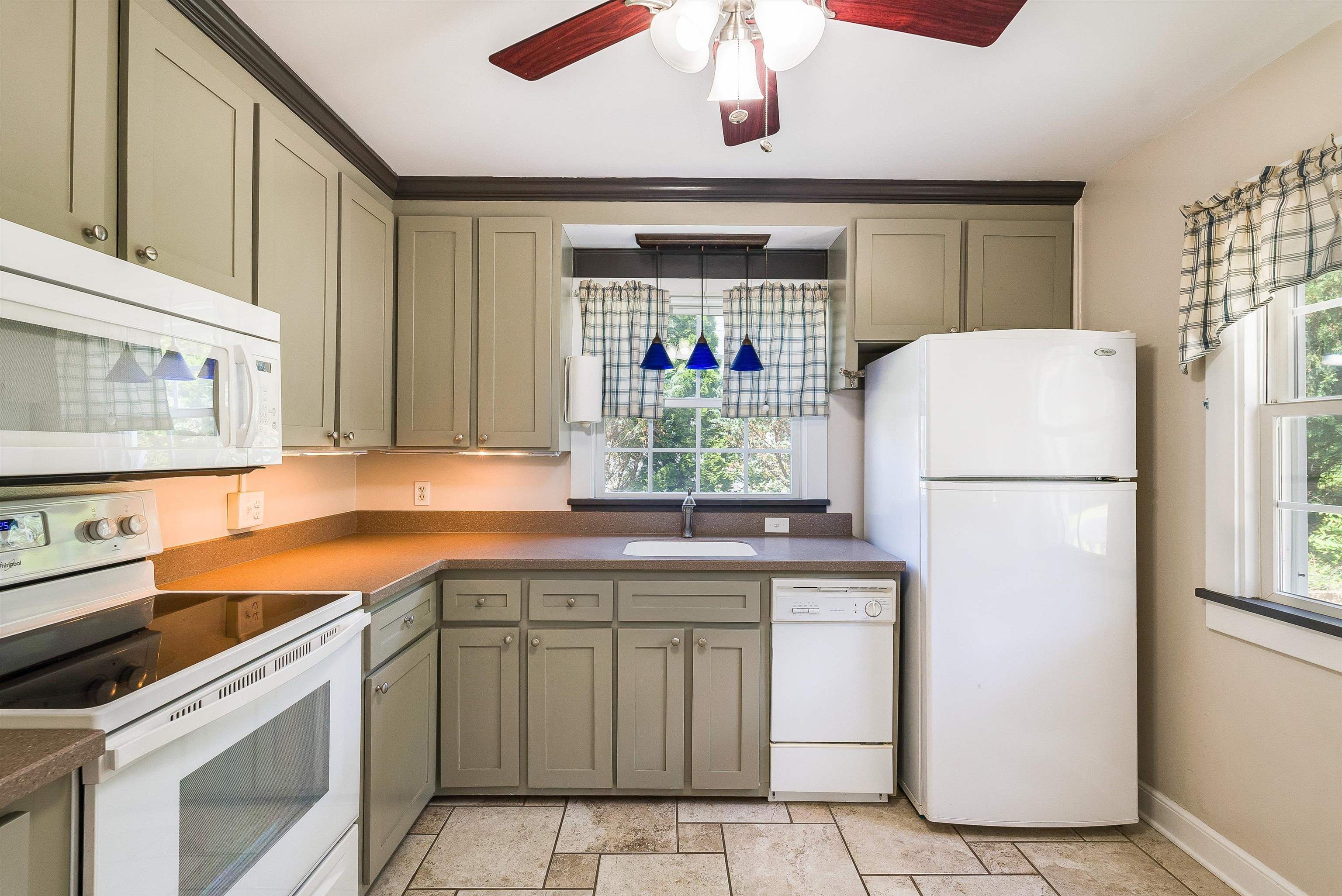 810 REID ST, STAUNTON, Virginia 24401, 3 Bedrooms Bedrooms, ,2 BathroomsBathrooms,Residential,810 REID ST,667416 MLS # 667416
