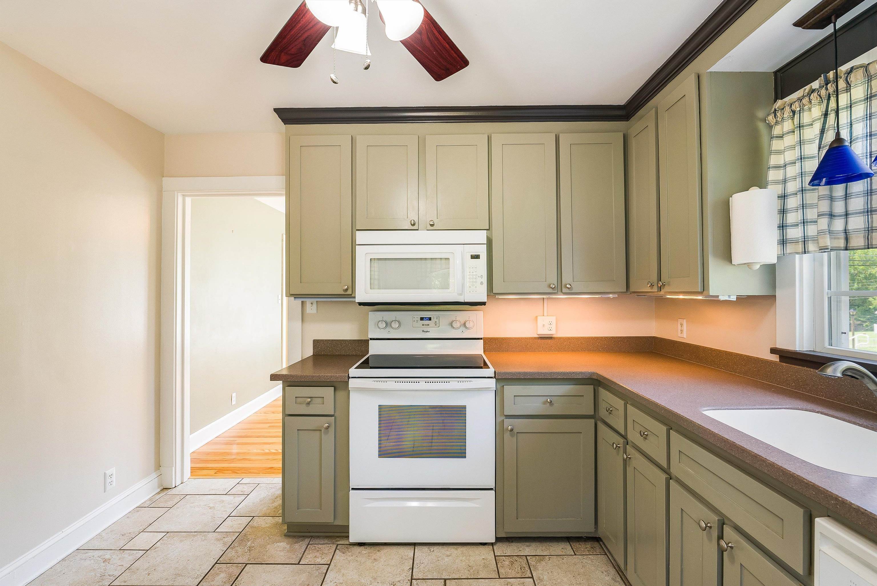 810 REID ST, STAUNTON, Virginia 24401, 3 Bedrooms Bedrooms, ,2 BathroomsBathrooms,Residential,810 REID ST,667416 MLS # 667416