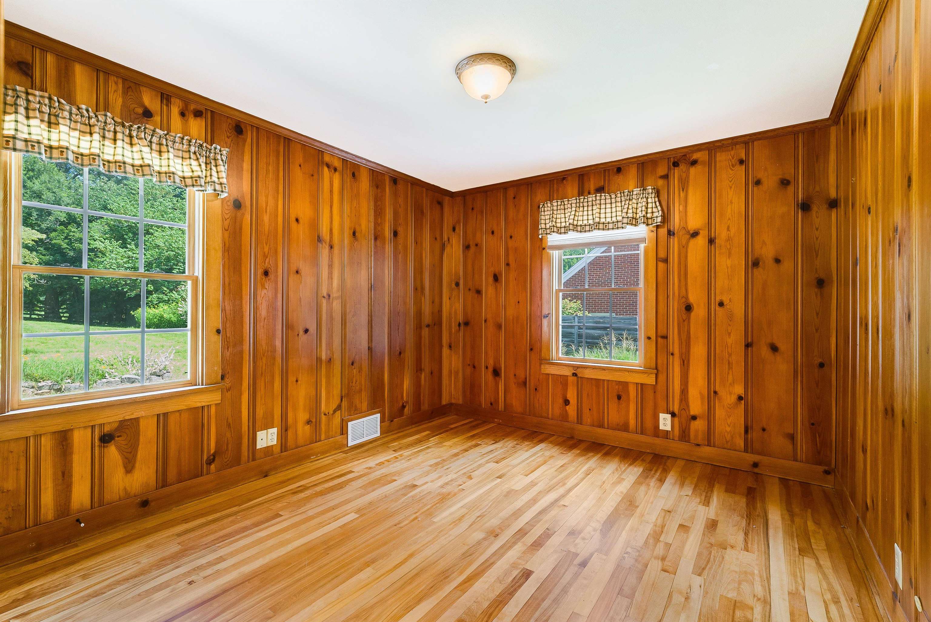 810 REID ST, STAUNTON, Virginia 24401, 3 Bedrooms Bedrooms, ,2 BathroomsBathrooms,Residential,810 REID ST,667416 MLS # 667416