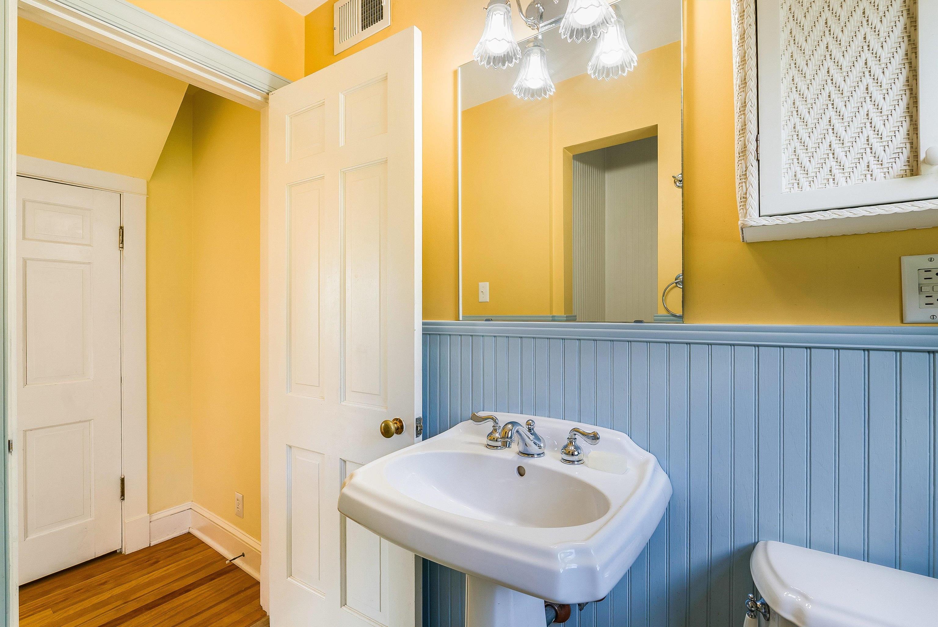 810 REID ST, STAUNTON, Virginia 24401, 3 Bedrooms Bedrooms, ,2 BathroomsBathrooms,Residential,810 REID ST,667416 MLS # 667416
