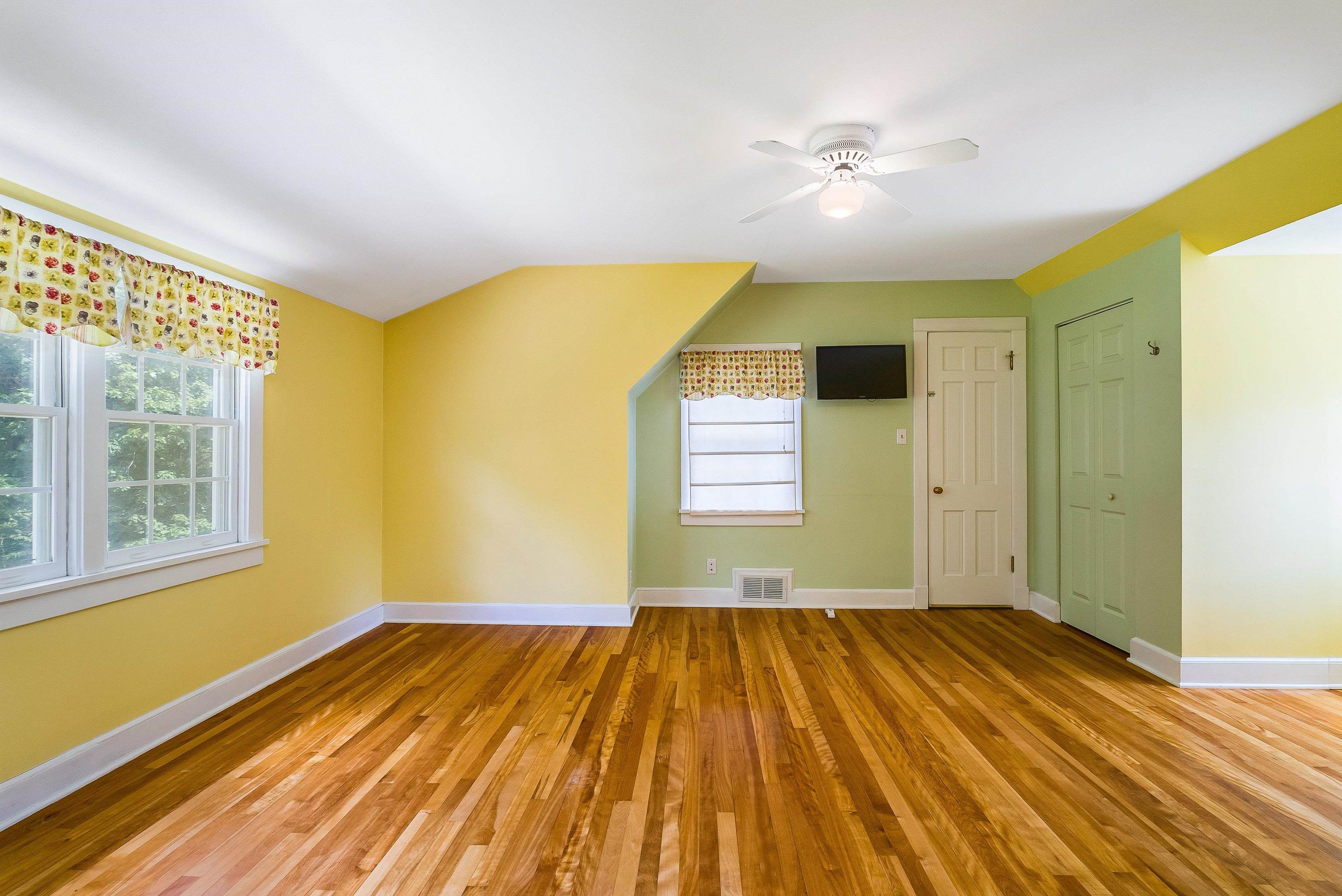 810 REID ST, STAUNTON, Virginia 24401, 3 Bedrooms Bedrooms, ,2 BathroomsBathrooms,Residential,810 REID ST,667416 MLS # 667416