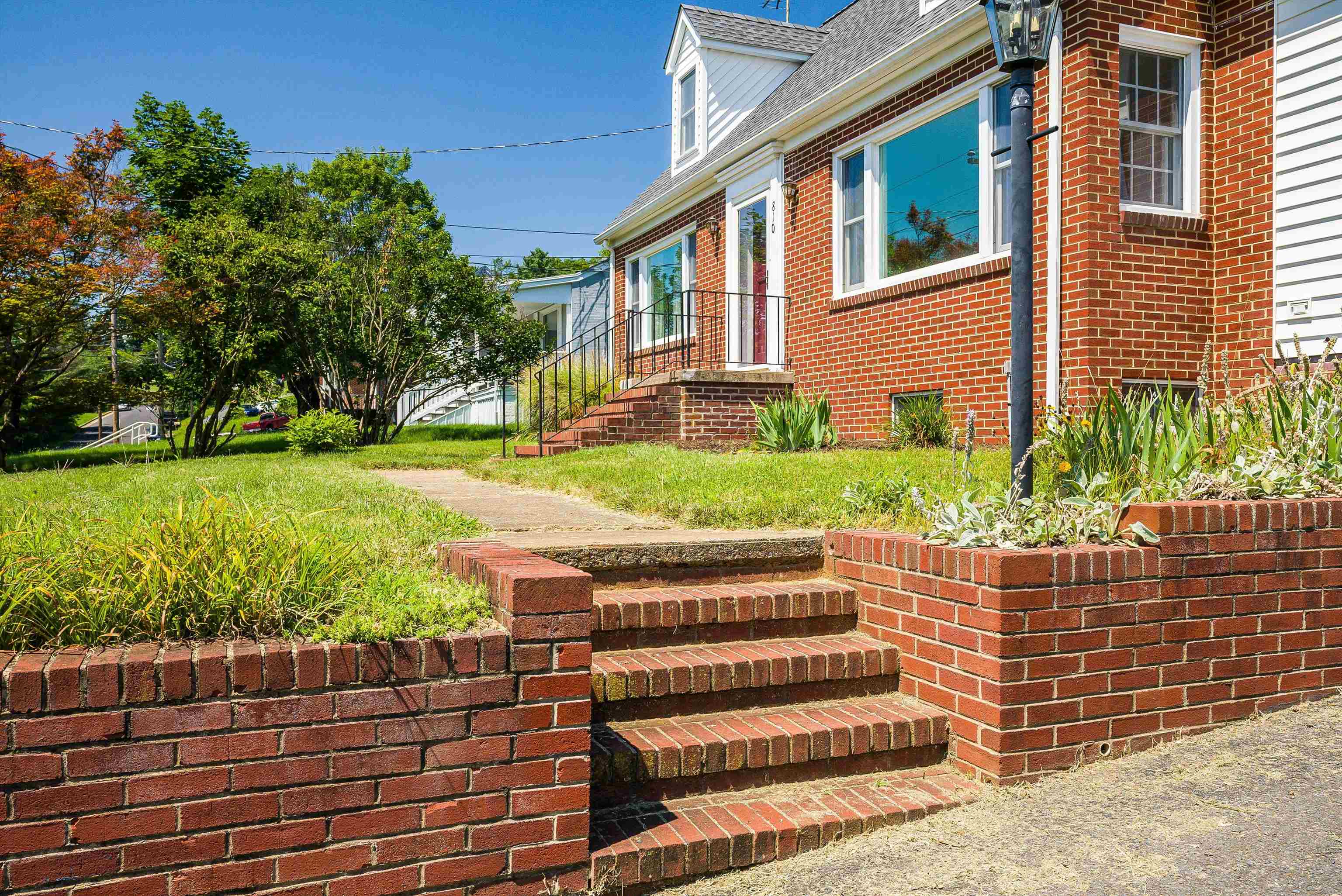 810 REID ST, STAUNTON, Virginia 24401, 3 Bedrooms Bedrooms, ,2 BathroomsBathrooms,Residential,810 REID ST,667416 MLS # 667416