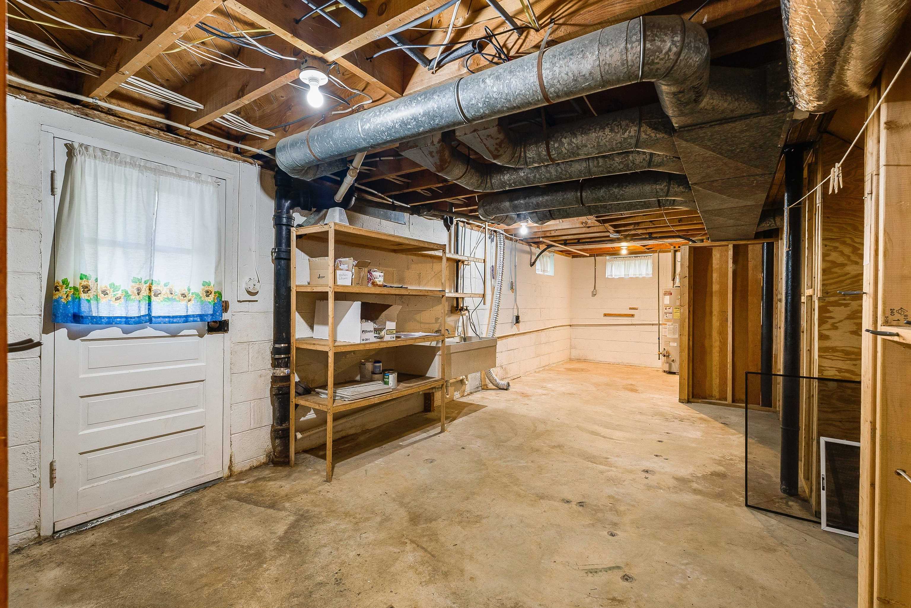 810 REID ST, STAUNTON, Virginia 24401, 3 Bedrooms Bedrooms, ,2 BathroomsBathrooms,Residential,810 REID ST,667416 MLS # 667416