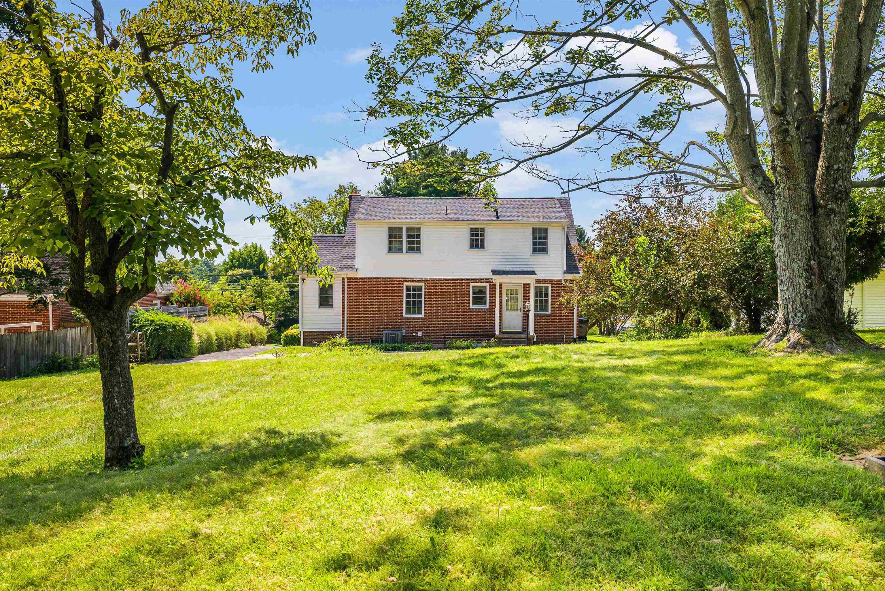 810 REID ST, STAUNTON, Virginia 24401, 3 Bedrooms Bedrooms, ,2 BathroomsBathrooms,Residential,810 REID ST,667416 MLS # 667416