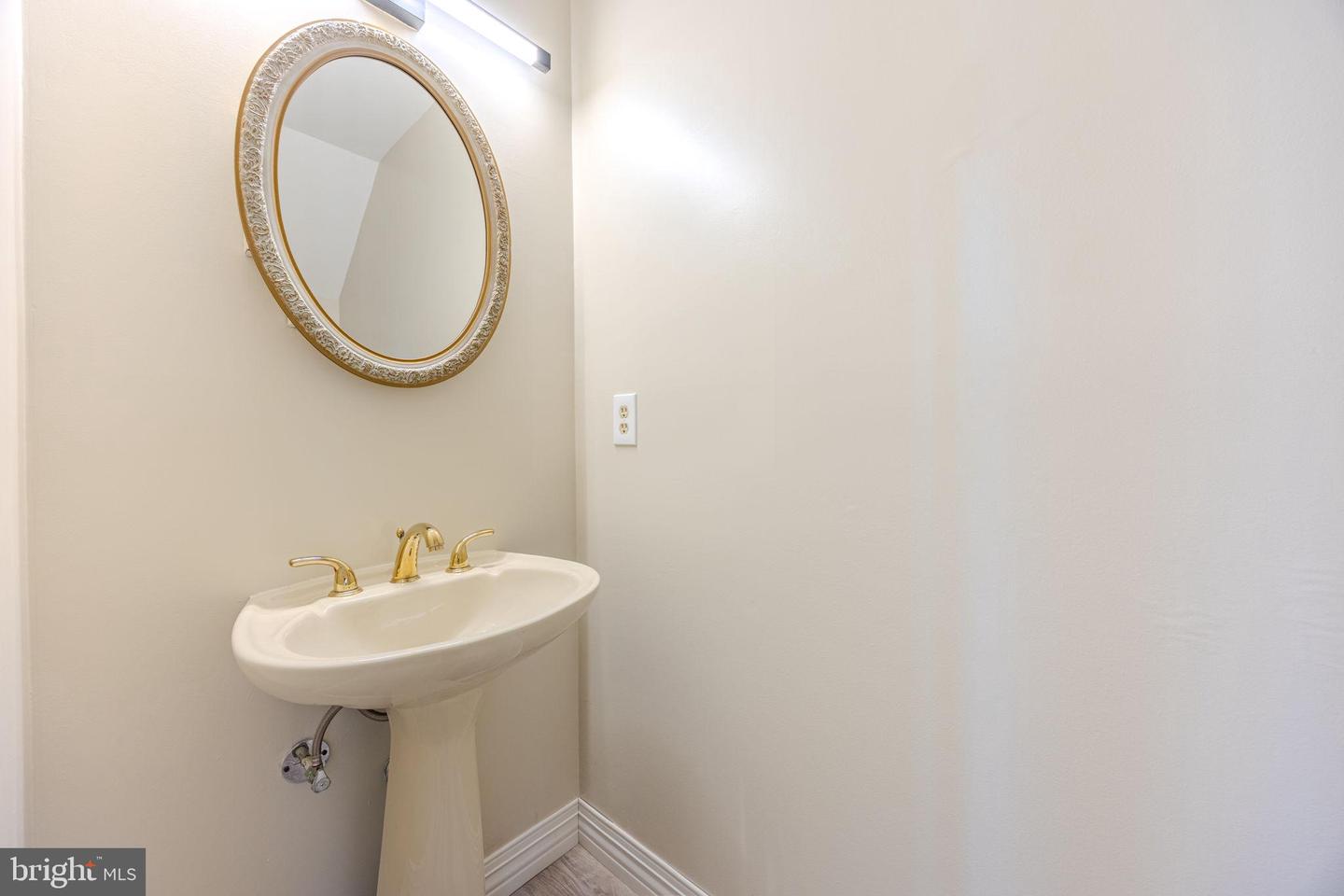 6150 CASTLETOWN WAY, ALEXANDRIA, Virginia 22310, 3 Bedrooms Bedrooms, ,3 BathroomsBathrooms,Residential,For sale,6150 CASTLETOWN WAY,VAFX2244742 MLS # VAFX2244742